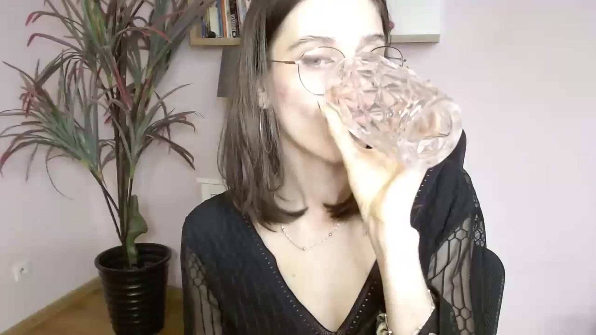Gallery image thumbnail from SarahPassionX's myfreecams stream on, 04/04/2024, 19:04 image 10 of 20