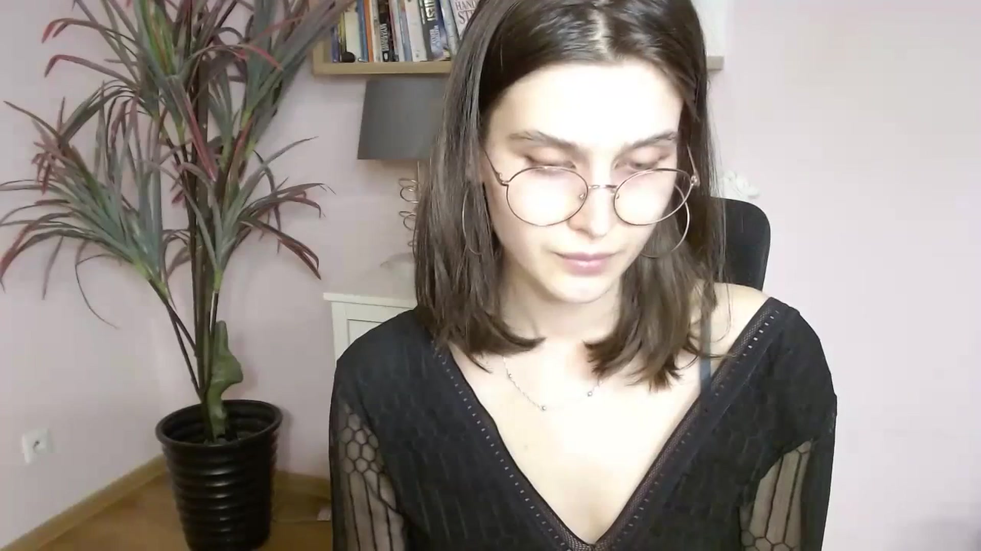 Gallery image thumbnail from SarahPassionX's myfreecams stream on, 04/04/2024, 19:04 image 16 of 20