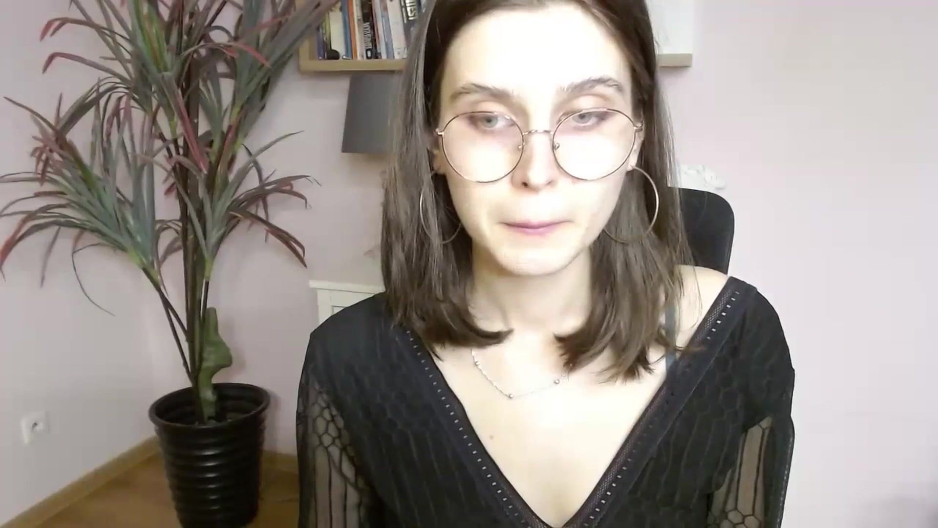 Gallery image thumbnail from SarahPassionX's myfreecams stream on, 04/04/2024, 19:04 image 12 of 20