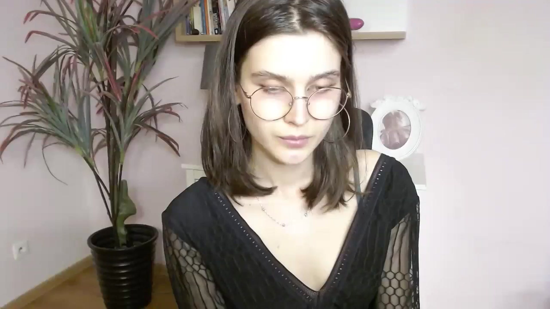 Gallery image thumbnail from SarahPassionX's myfreecams stream on, 04/04/2024, 19:04 image 2 of 20