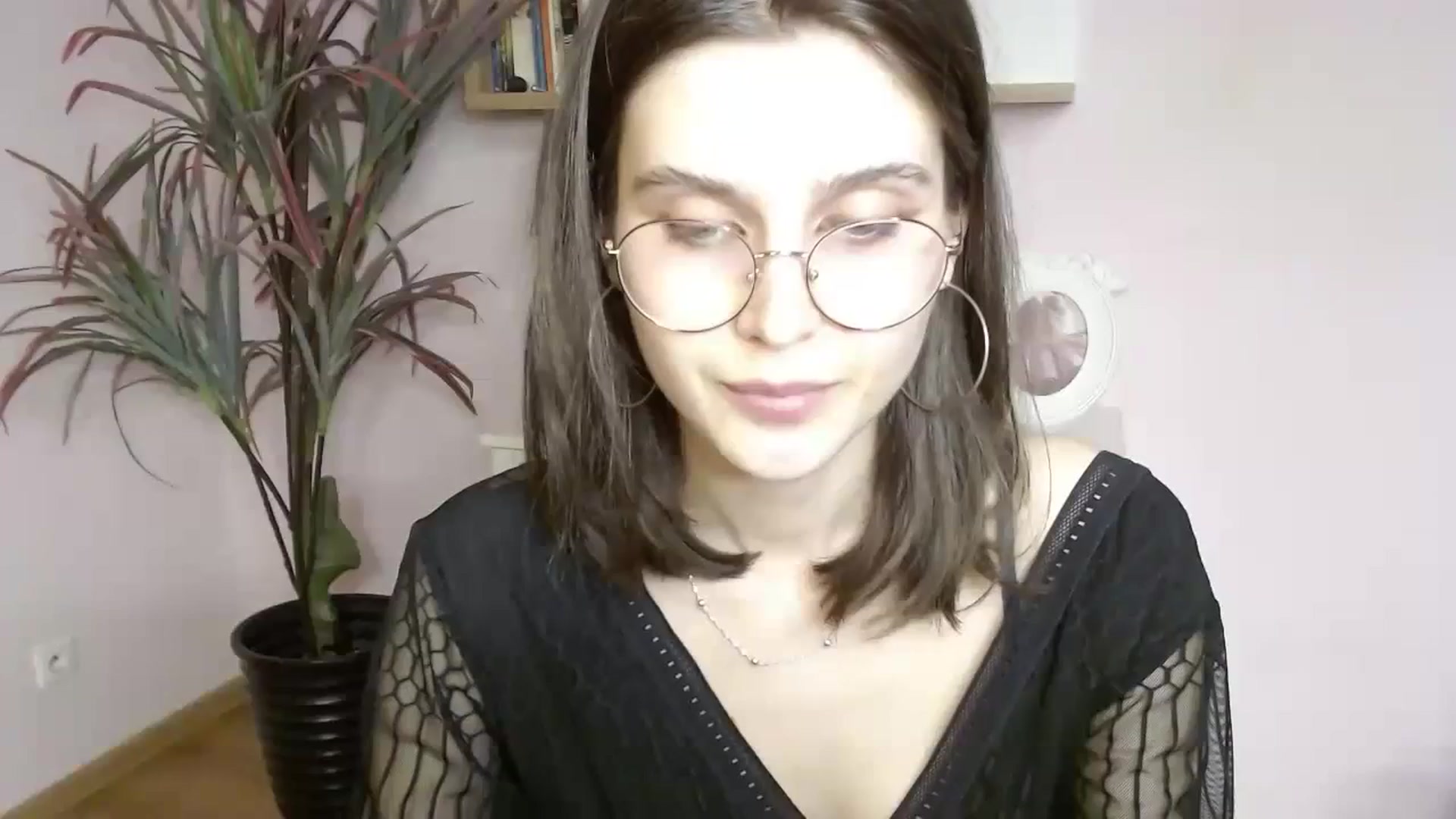 Gallery image thumbnail from SarahPassionX's myfreecams stream on, 04/04/2024, 19:04 image 6 of 20