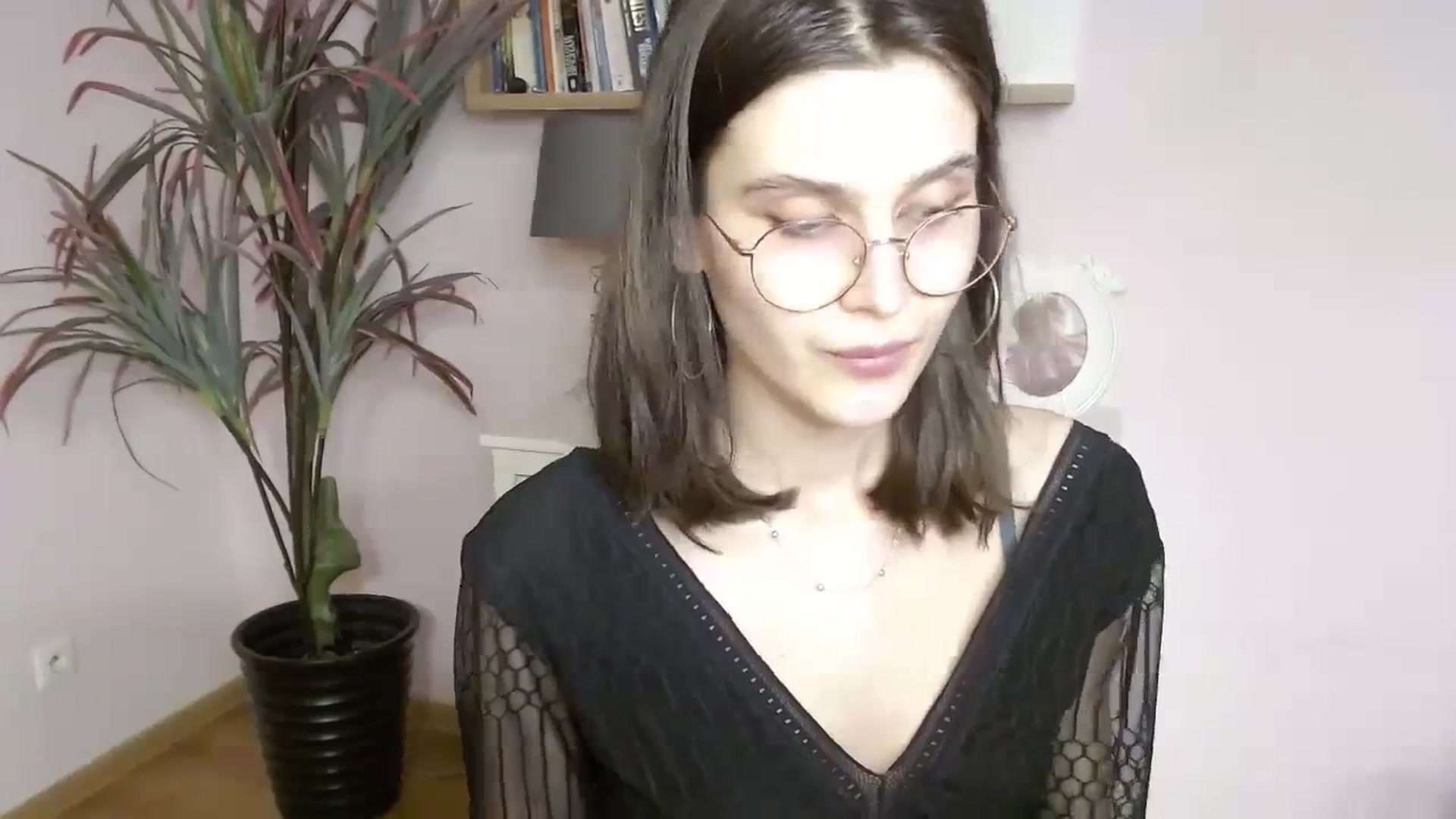 Gallery image thumbnail from SarahPassionX's myfreecams stream on, 04/04/2024, 19:04 image 18 of 20