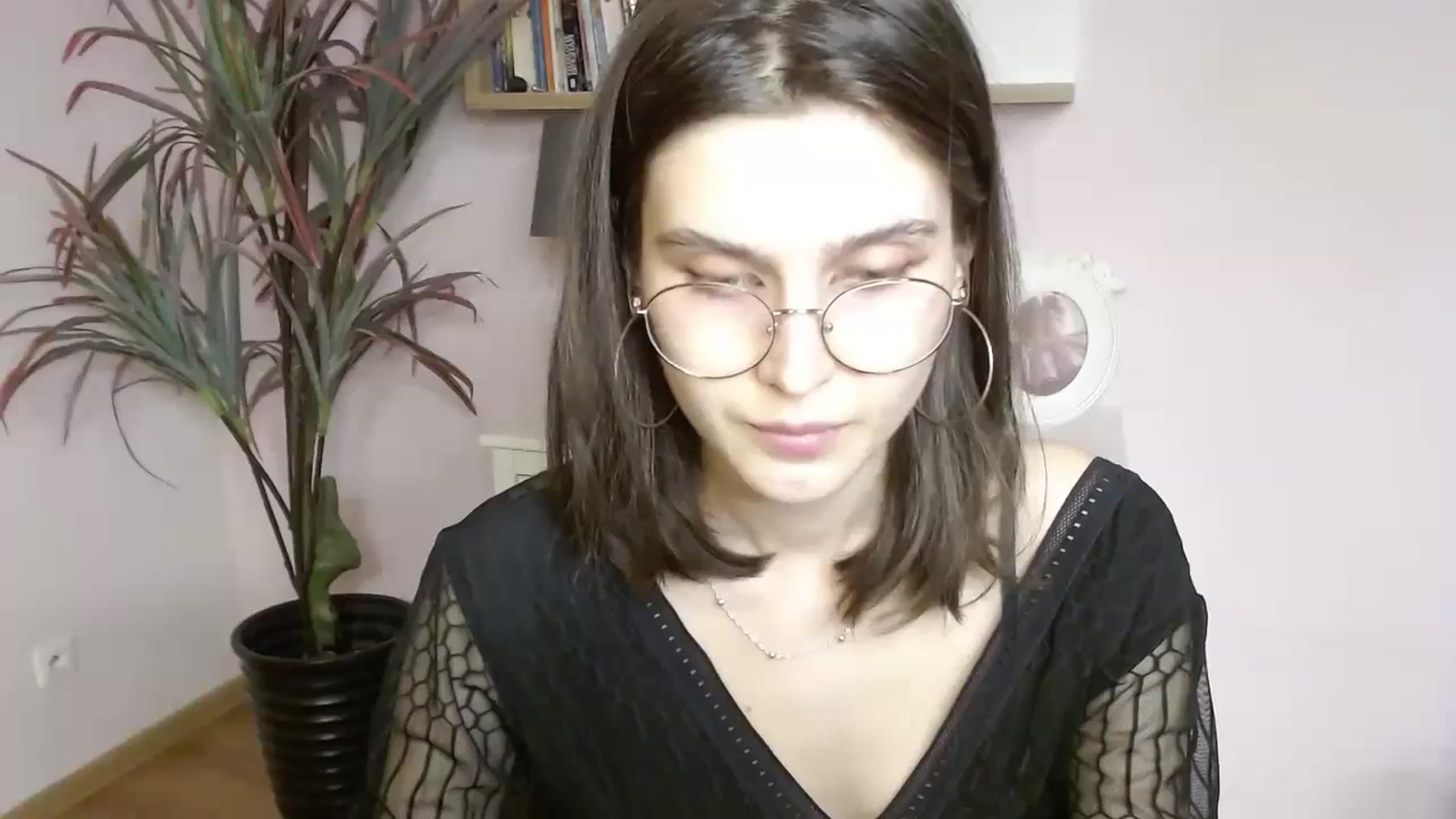 Gallery image thumbnail from SarahPassionX's myfreecams stream on, 04/04/2024, 19:04 image 3 of 20