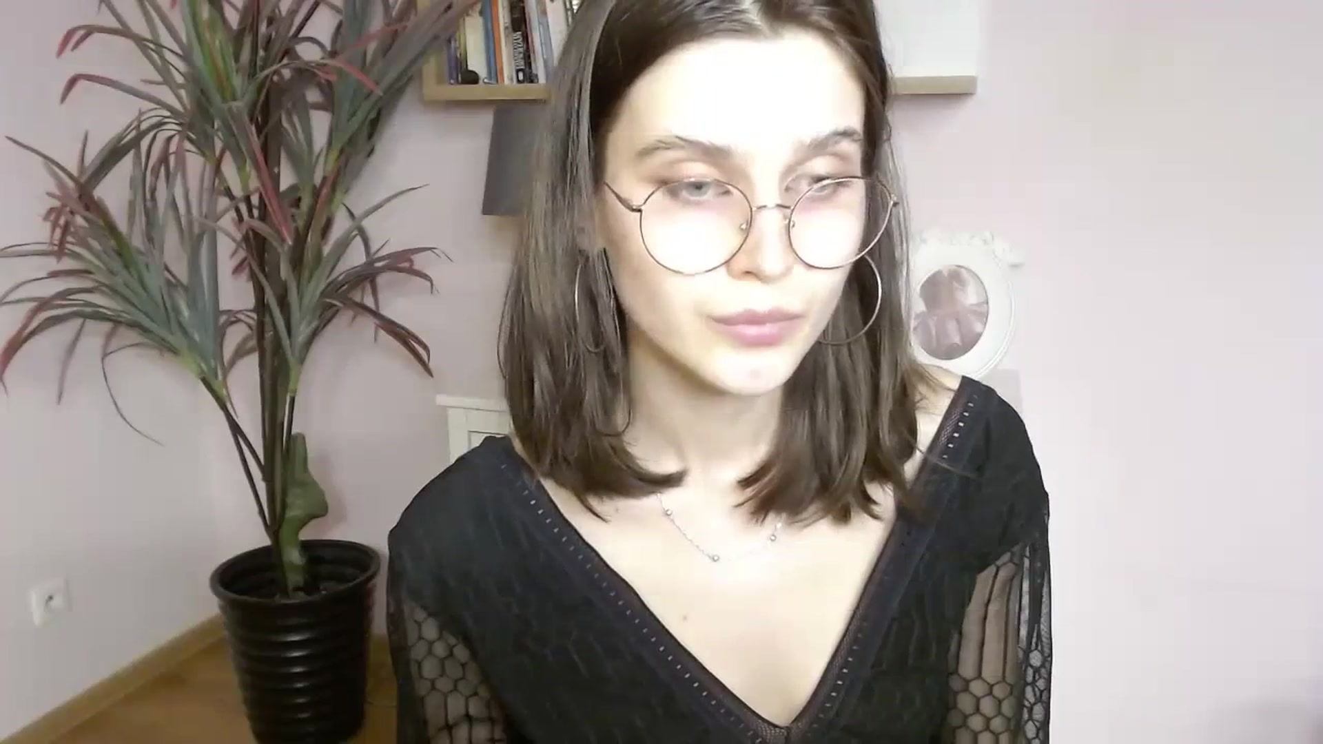 Gallery image thumbnail from SarahPassionX's myfreecams stream on, 04/04/2024, 19:04 image 19 of 20