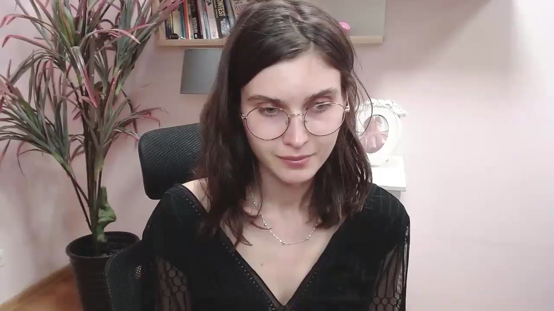 Gallery image thumbnail from SarahPassionX's myfreecams stream on, 04/10/2024, 18:03 image 17 of 20