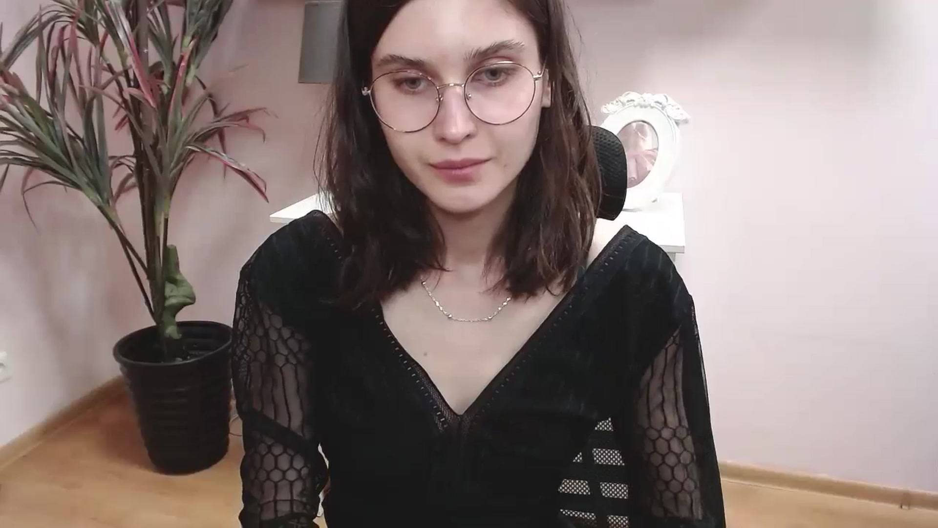 Gallery image thumbnail from SarahPassionX's myfreecams stream on, 04/10/2024, 18:03 image 6 of 20