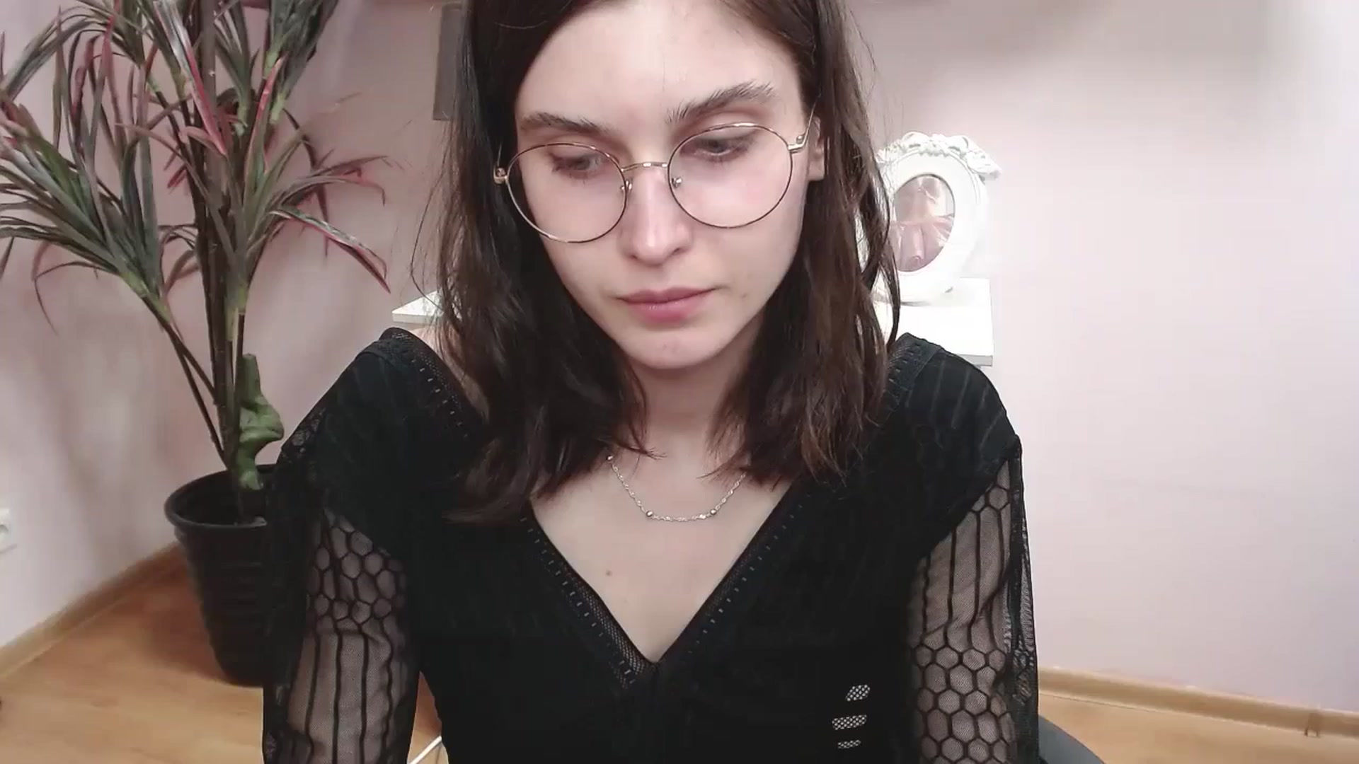 Gallery image thumbnail from SarahPassionX's myfreecams stream on, 04/10/2024, 18:03 image 3 of 20