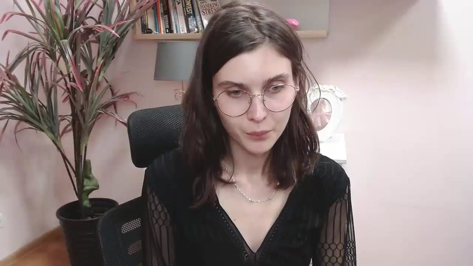 Gallery image thumbnail from SarahPassionX's myfreecams stream on, 04/10/2024, 18:03 image 18 of 20