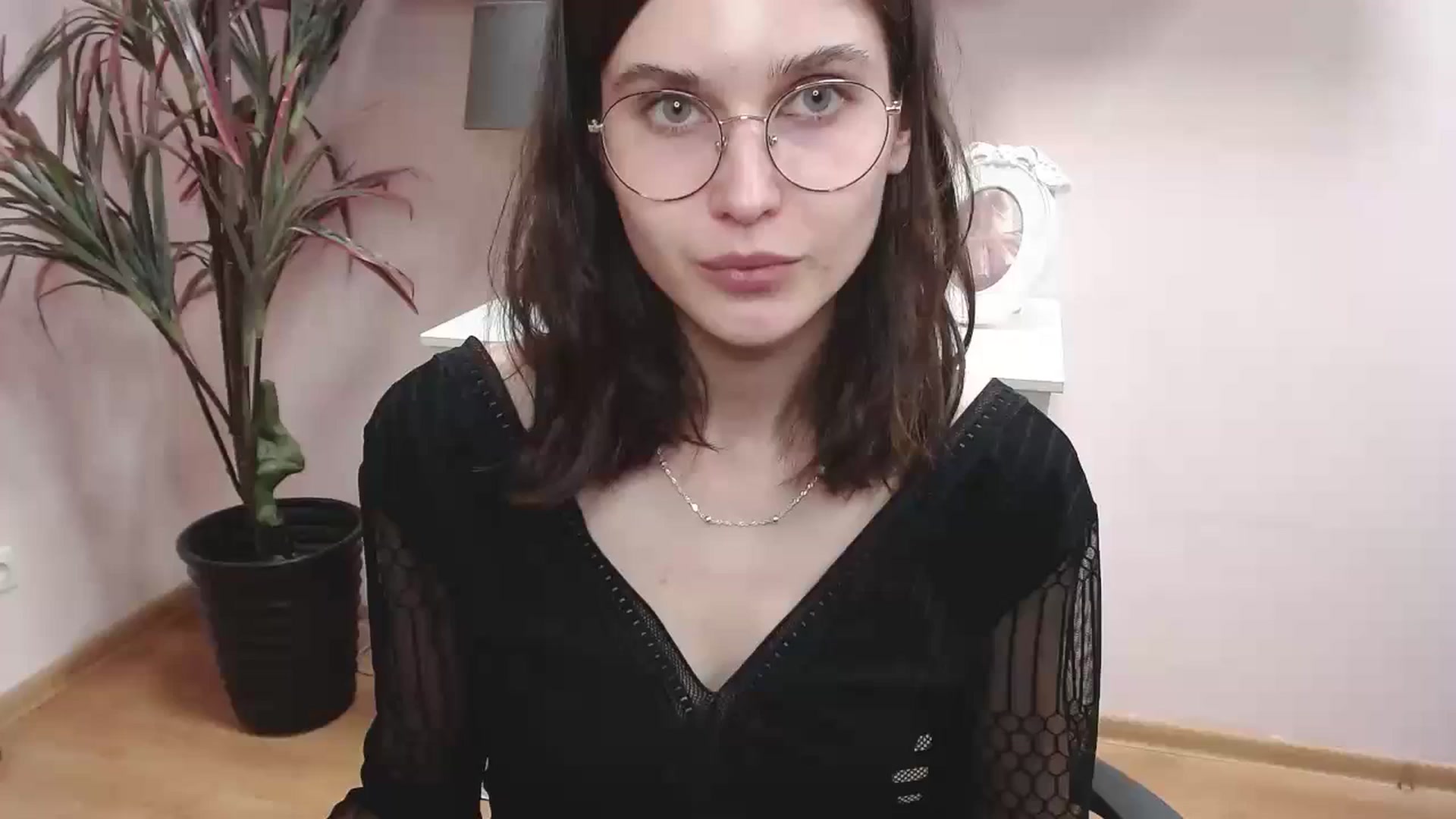 Gallery image thumbnail from SarahPassionX's myfreecams stream on, 04/10/2024, 18:03 image 2 of 20