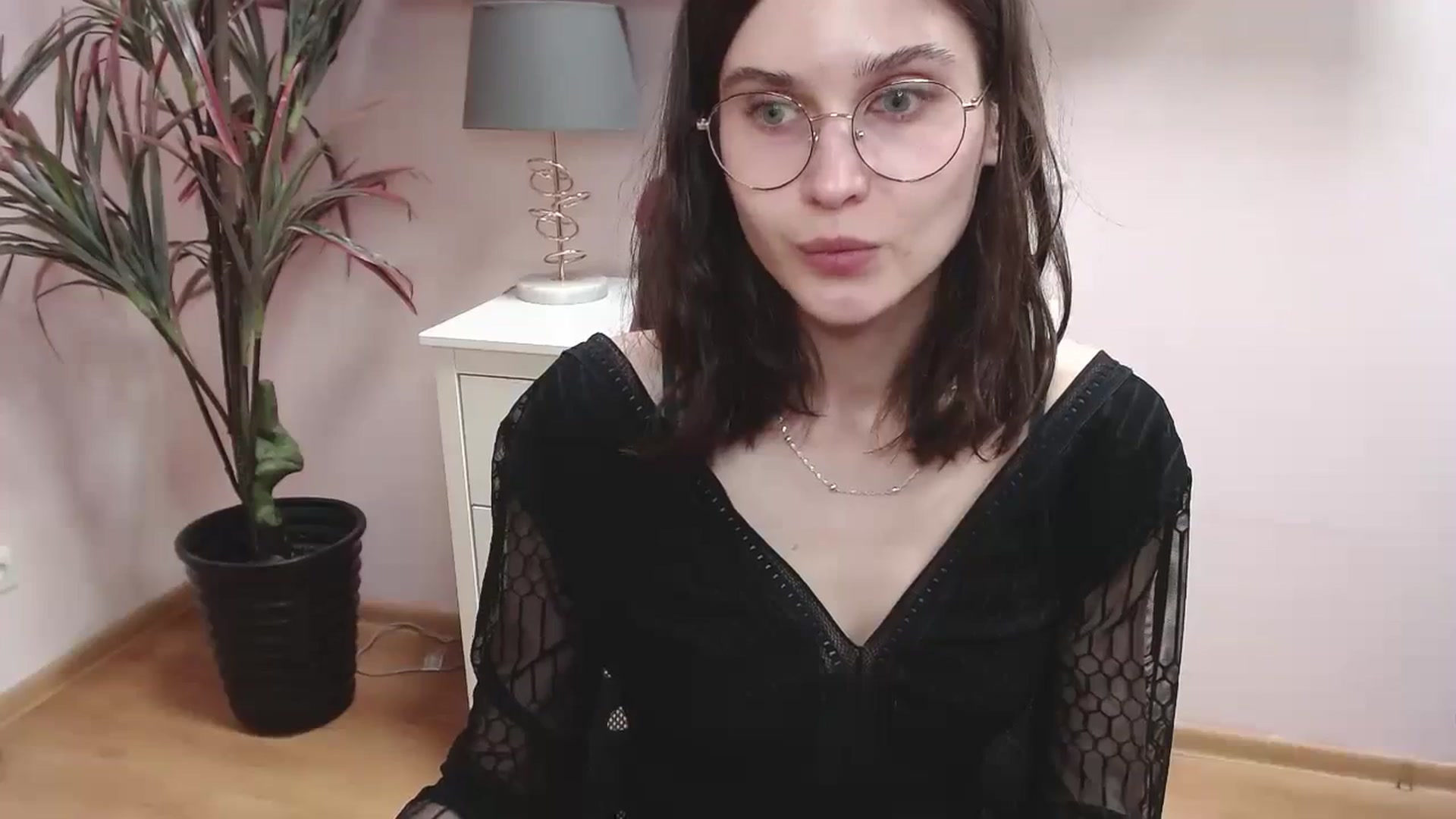 Gallery image thumbnail from SarahPassionX's myfreecams stream on, 04/10/2024, 18:03 image 7 of 20