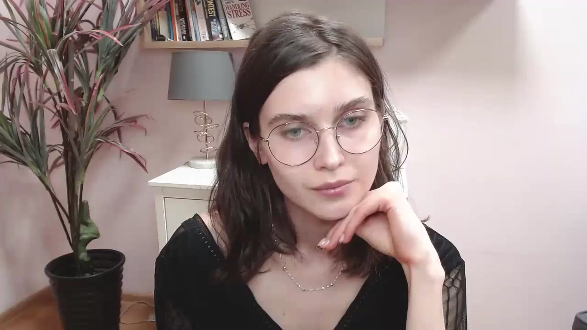 Gallery image thumbnail from SarahPassionX's myfreecams stream on, 04/10/2024, 18:38 image 19 of 20