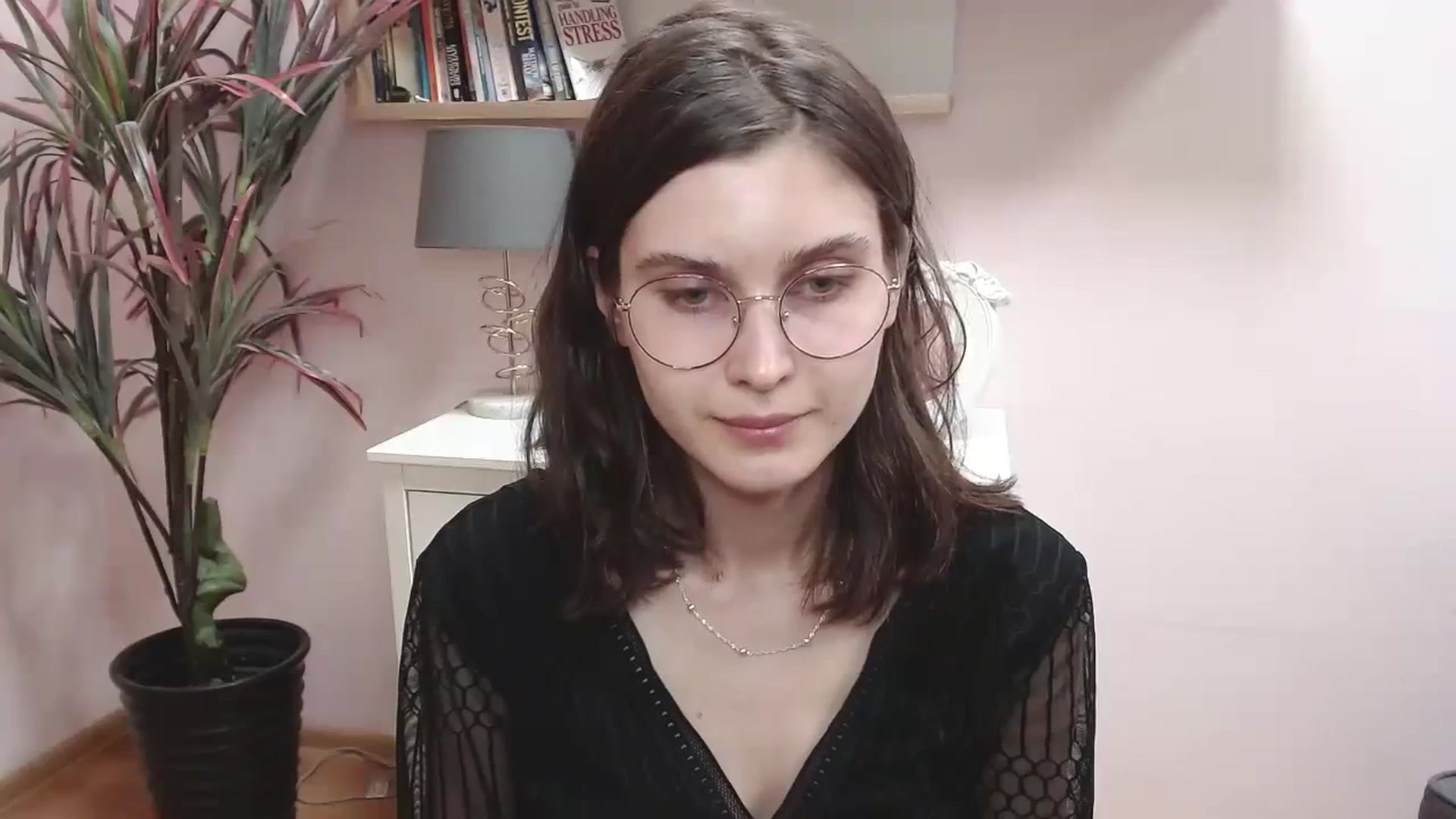 Gallery image thumbnail from SarahPassionX's myfreecams stream on, 04/10/2024, 18:38 image 13 of 20