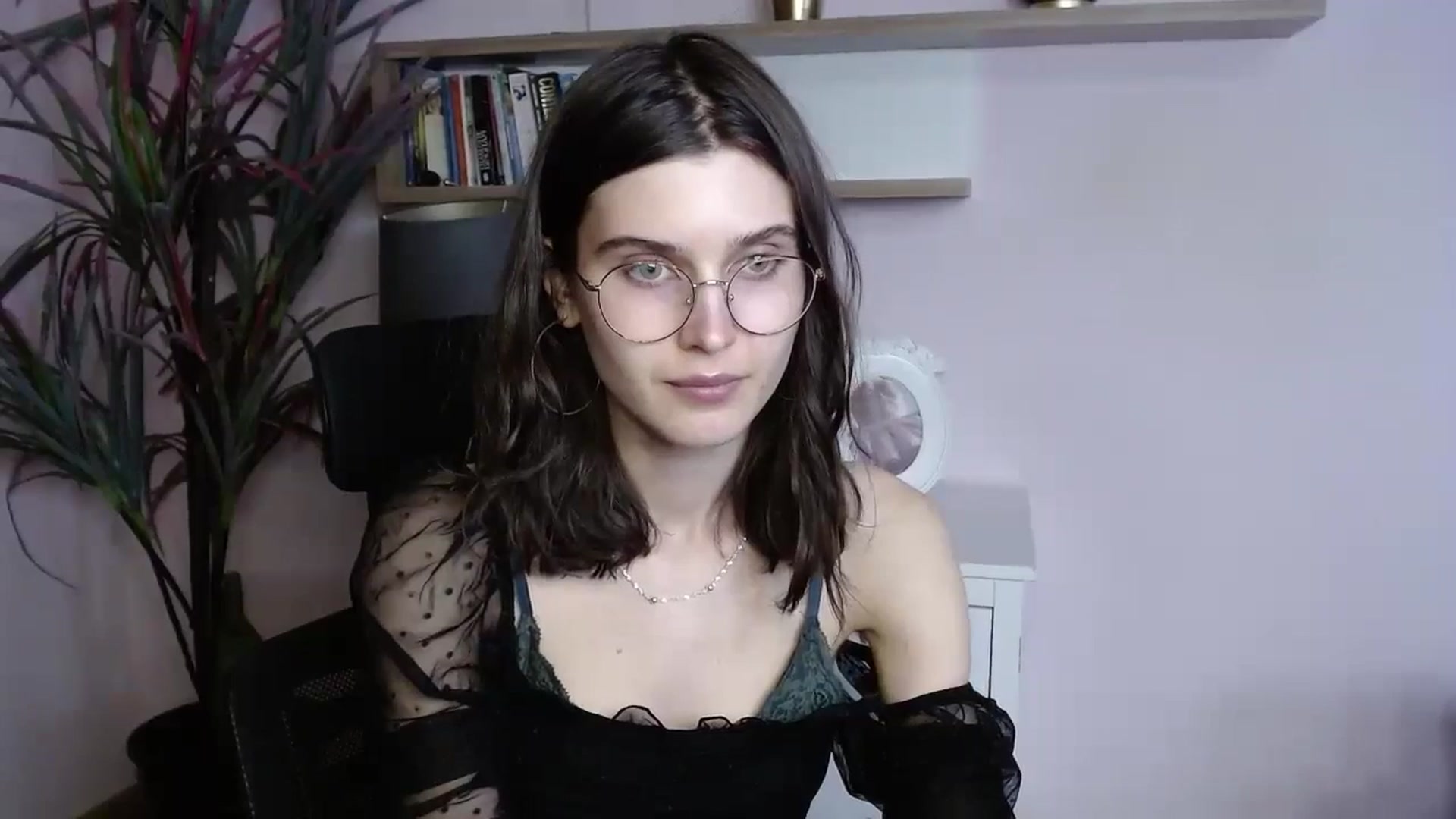 Gallery image thumbnail from SarahPassionX's myfreecams stream on, 04/18/2024, 16:05 image 6 of 20