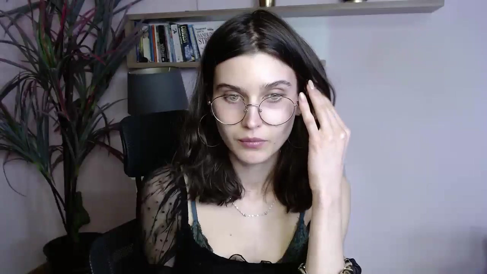 Gallery image thumbnail from SarahPassionX's myfreecams stream on, 04/18/2024, 16:05 image 7 of 20