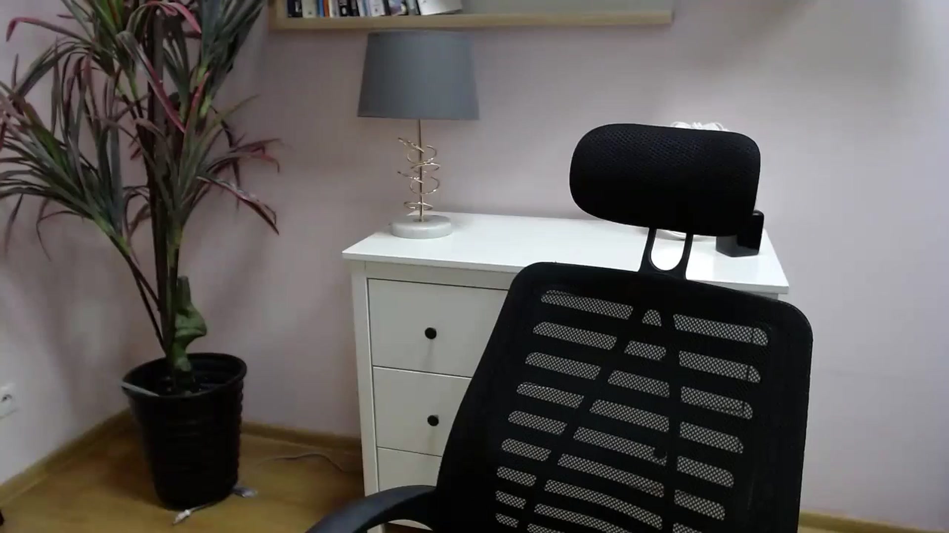 Gallery image thumbnail from SarahPassionX's myfreecams stream on, 05/07/2024, 14:52 image 9 of 20