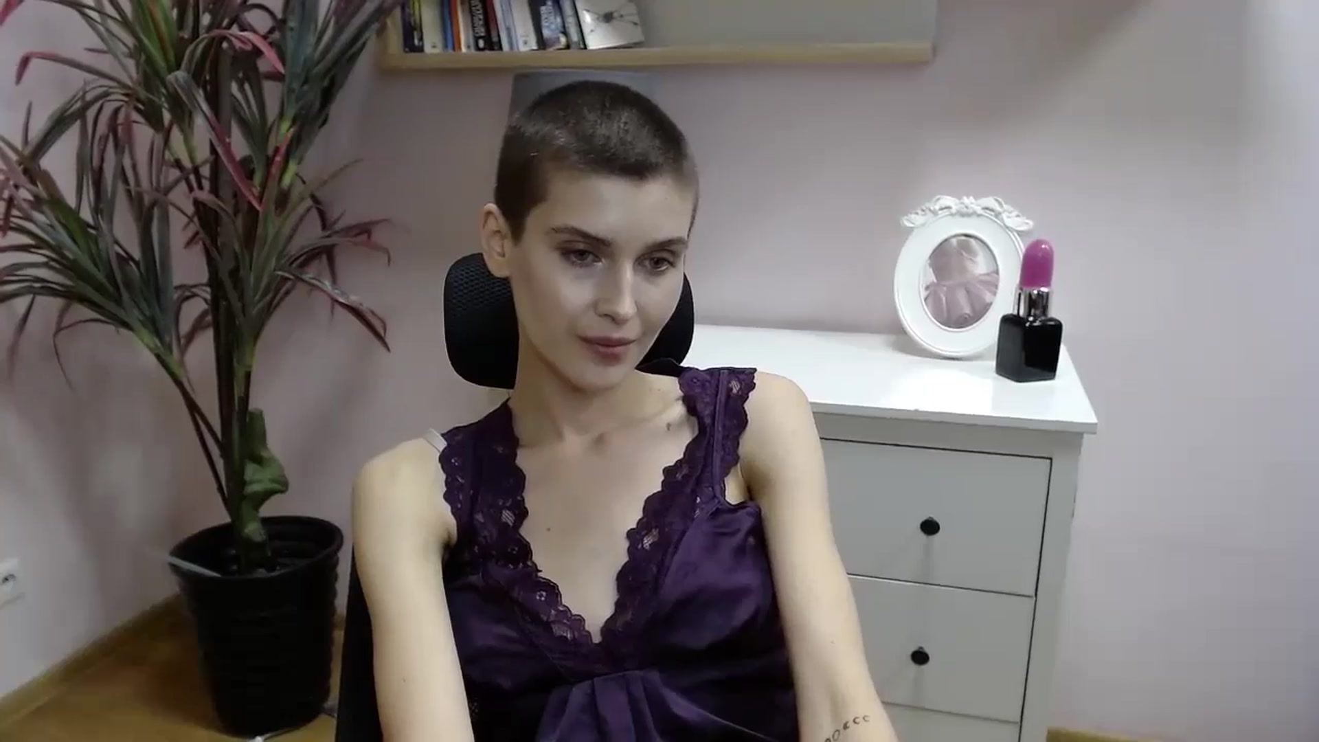 Gallery image thumbnail from SarahPassionX's myfreecams stream on, 05/07/2024, 15:40 image 10 of 20