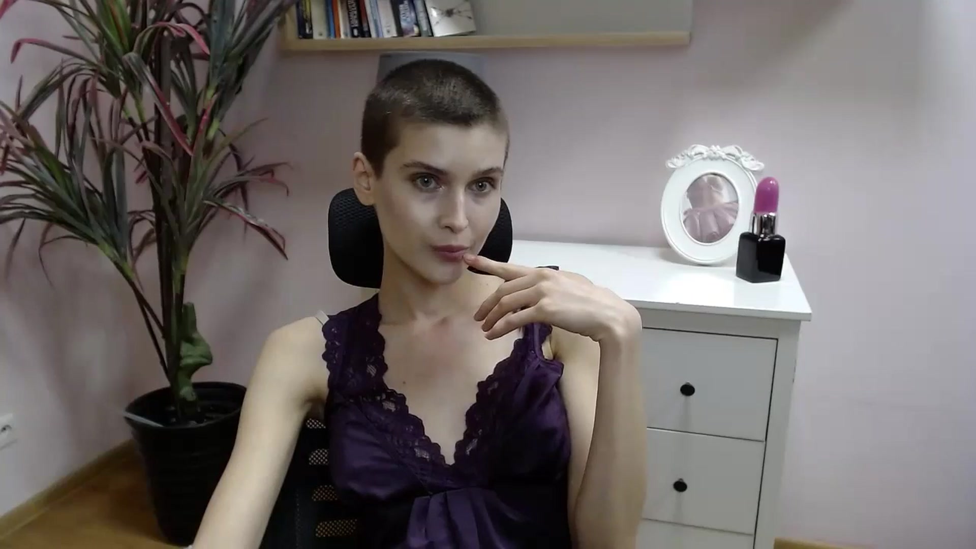 Gallery image thumbnail from SarahPassionX's myfreecams stream on, 05/07/2024, 15:40 image 7 of 20