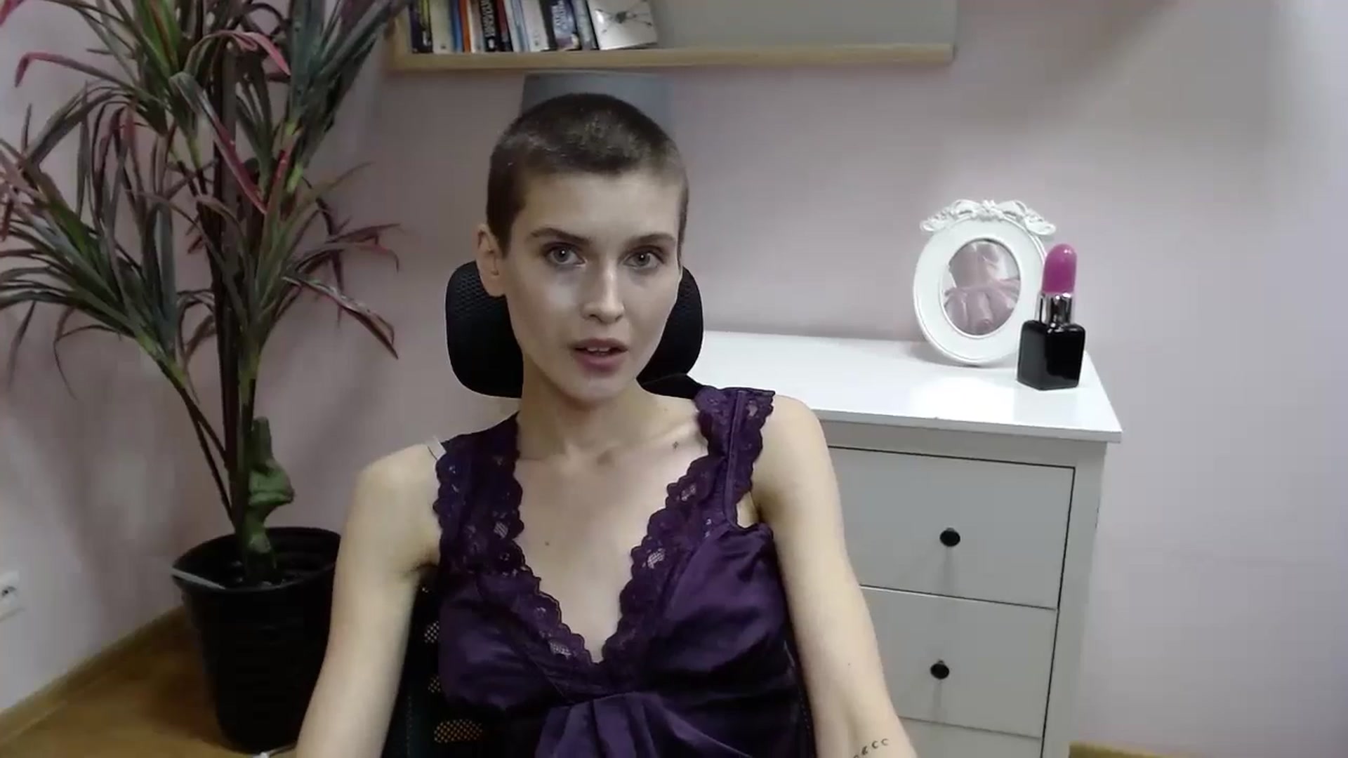 Gallery image thumbnail from SarahPassionX's myfreecams stream on, 05/07/2024, 15:40 image 12 of 20