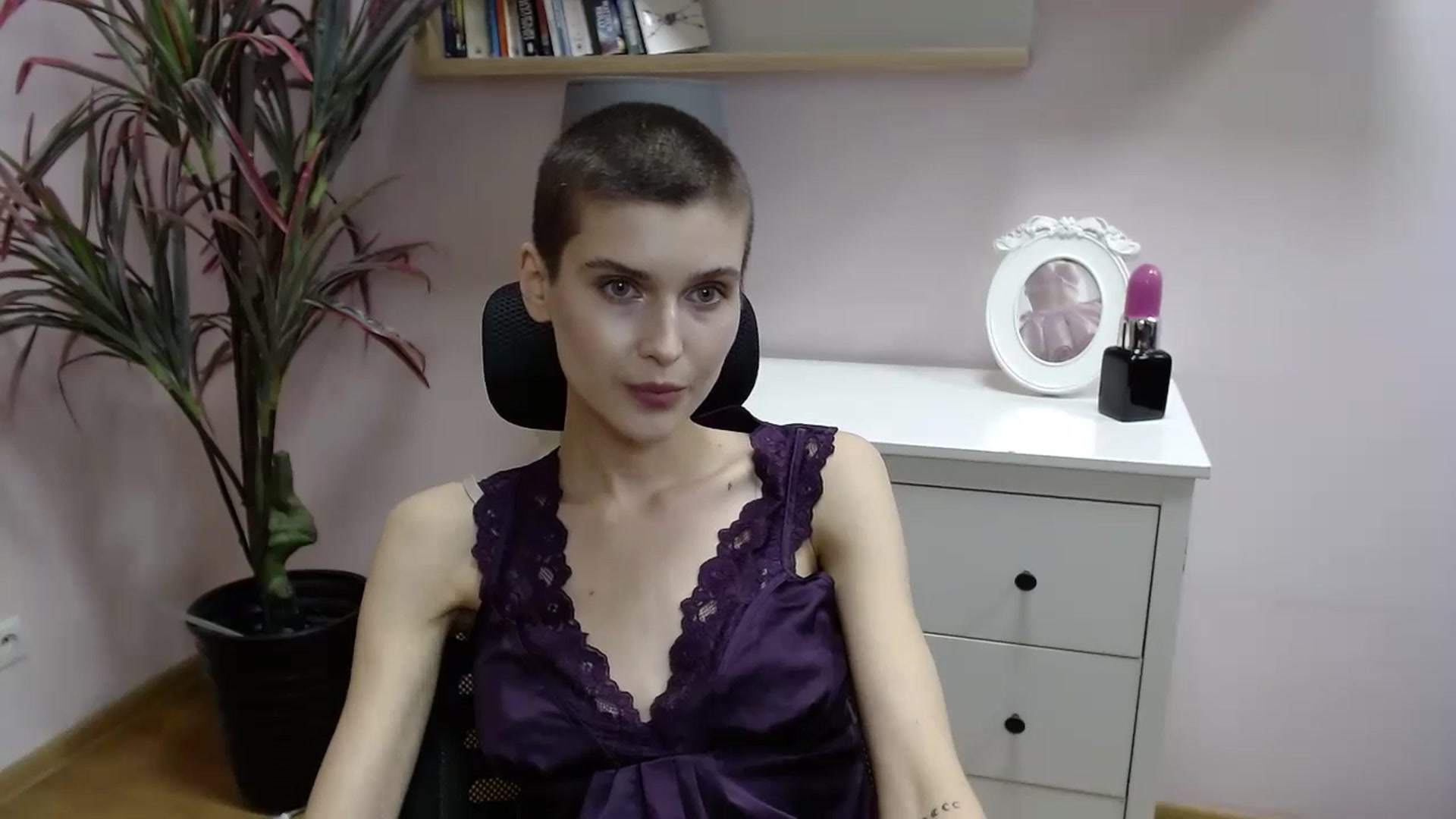 Gallery image thumbnail from SarahPassionX's myfreecams stream on, 05/07/2024, 15:40 image 13 of 20