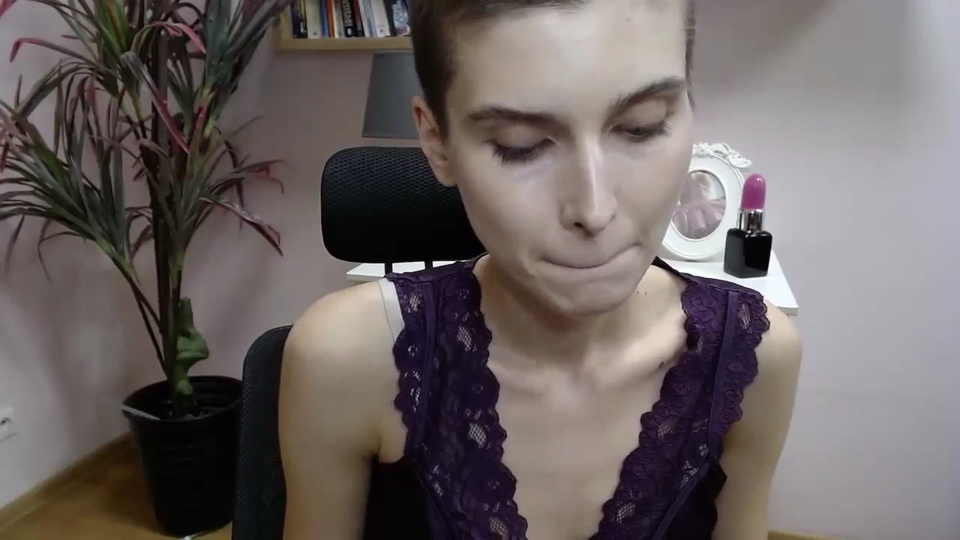Gallery image thumbnail from SarahPassionX's myfreecams stream on, 05/07/2024, 15:40 image 14 of 20