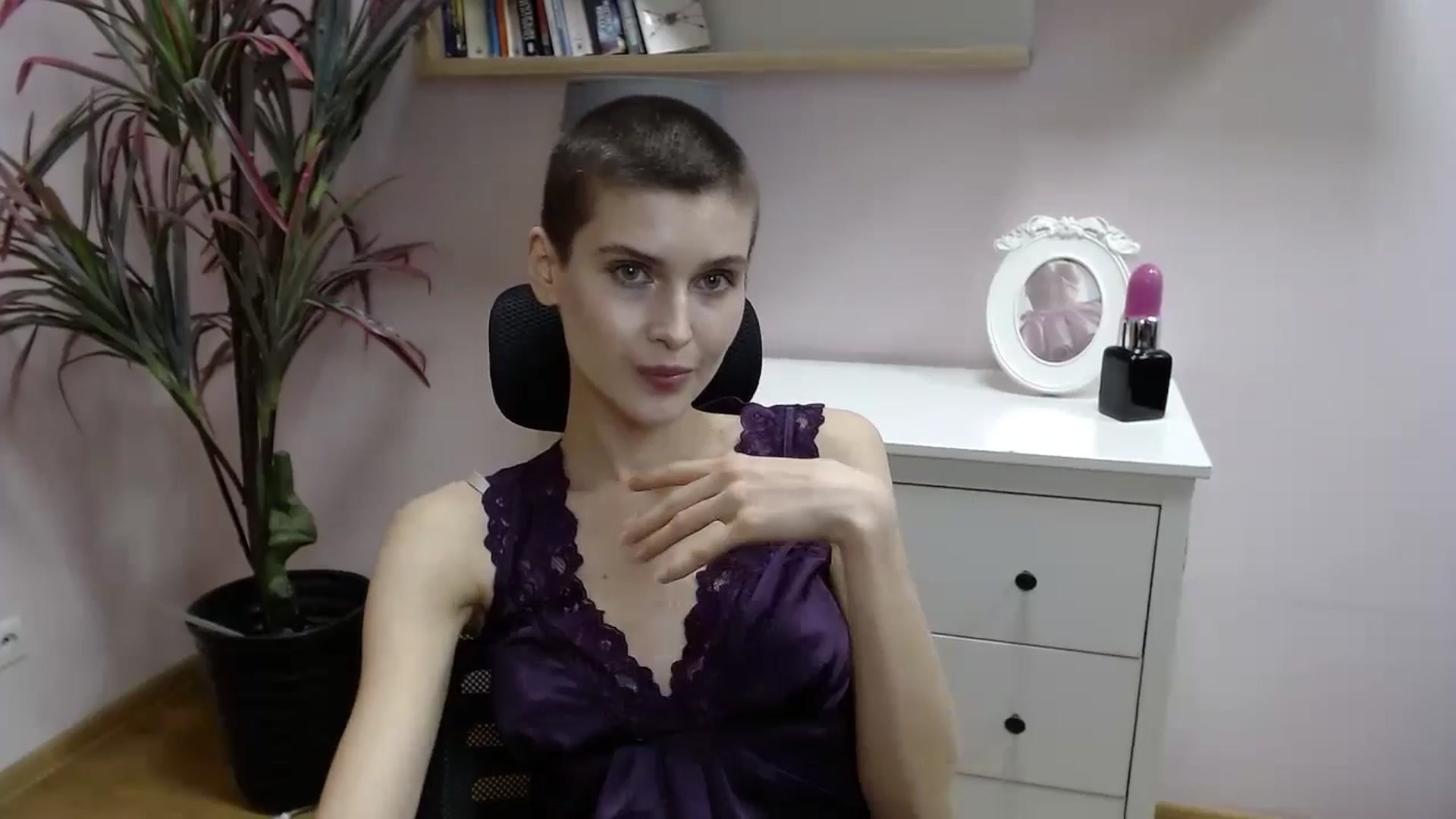 Gallery image thumbnail from SarahPassionX's myfreecams stream on, 05/07/2024, 15:40 image 9 of 20