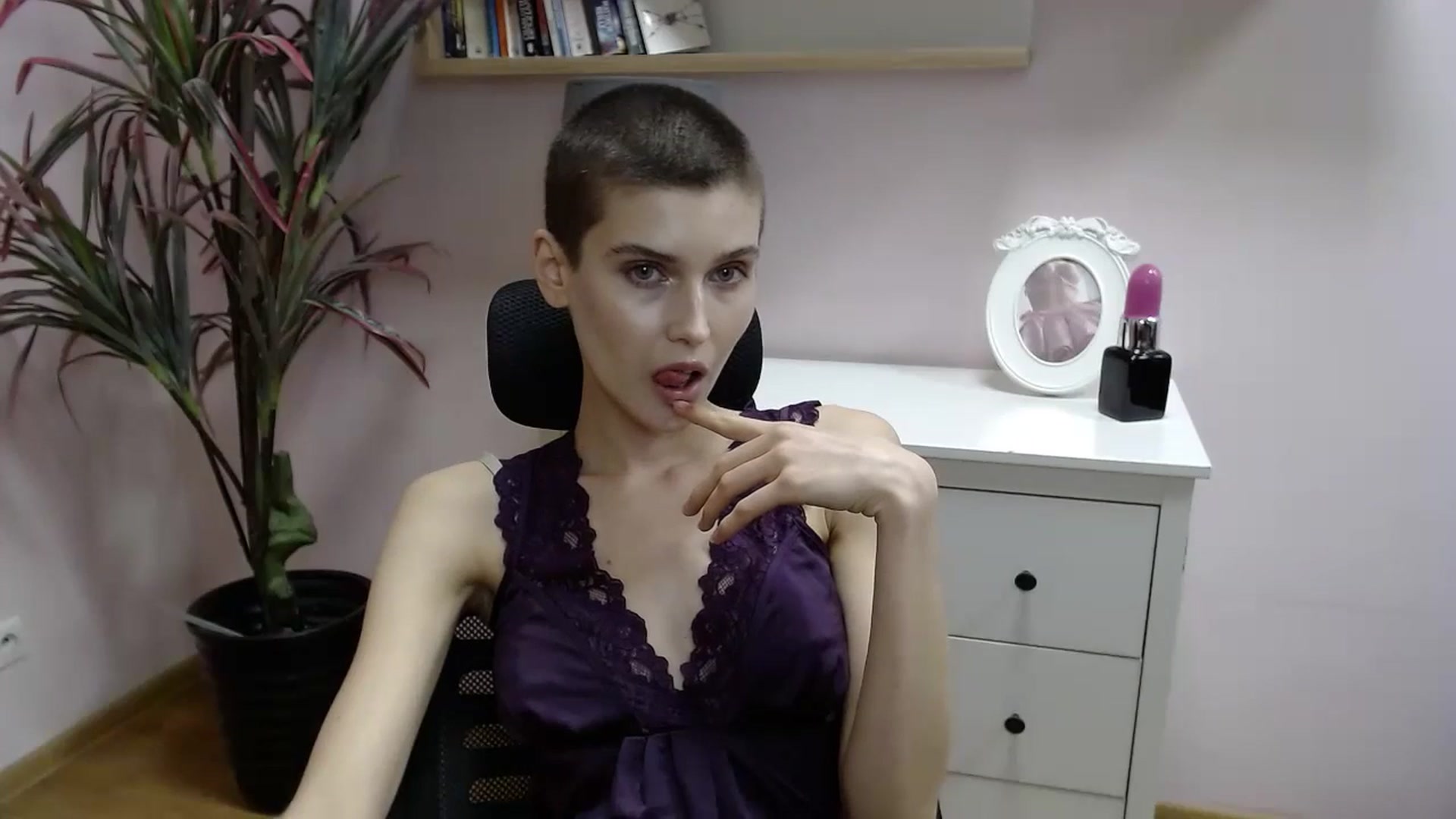 Gallery image thumbnail from SarahPassionX's myfreecams stream on, 05/07/2024, 15:40 image 6 of 20