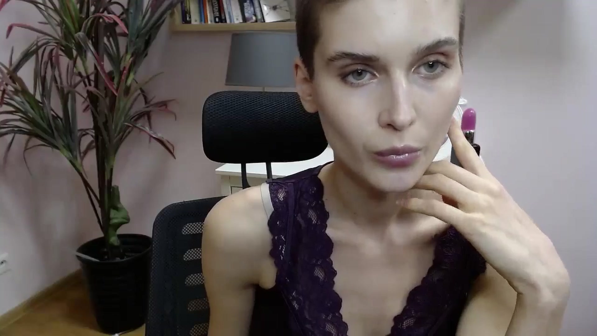 Gallery image thumbnail from SarahPassionX's myfreecams stream on, 05/07/2024, 15:40 image 16 of 20