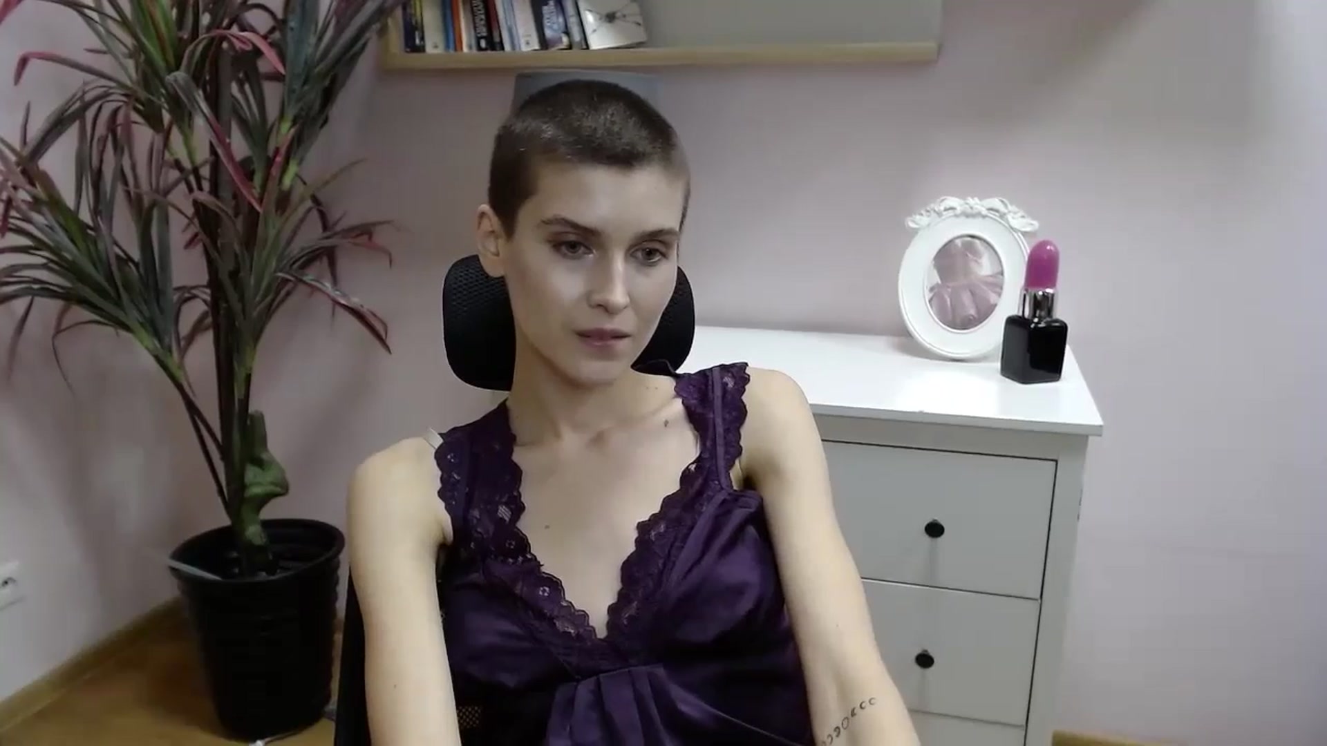 Gallery image thumbnail from SarahPassionX's myfreecams stream on, 05/07/2024, 15:40 image 8 of 20