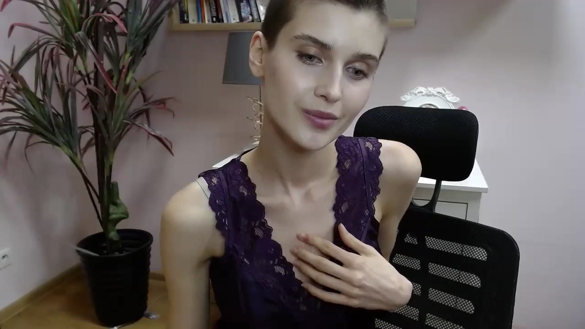 Gallery image thumbnail from SarahPassionX's myfreecams stream on, 05/07/2024, 16:17 image 17 of 20