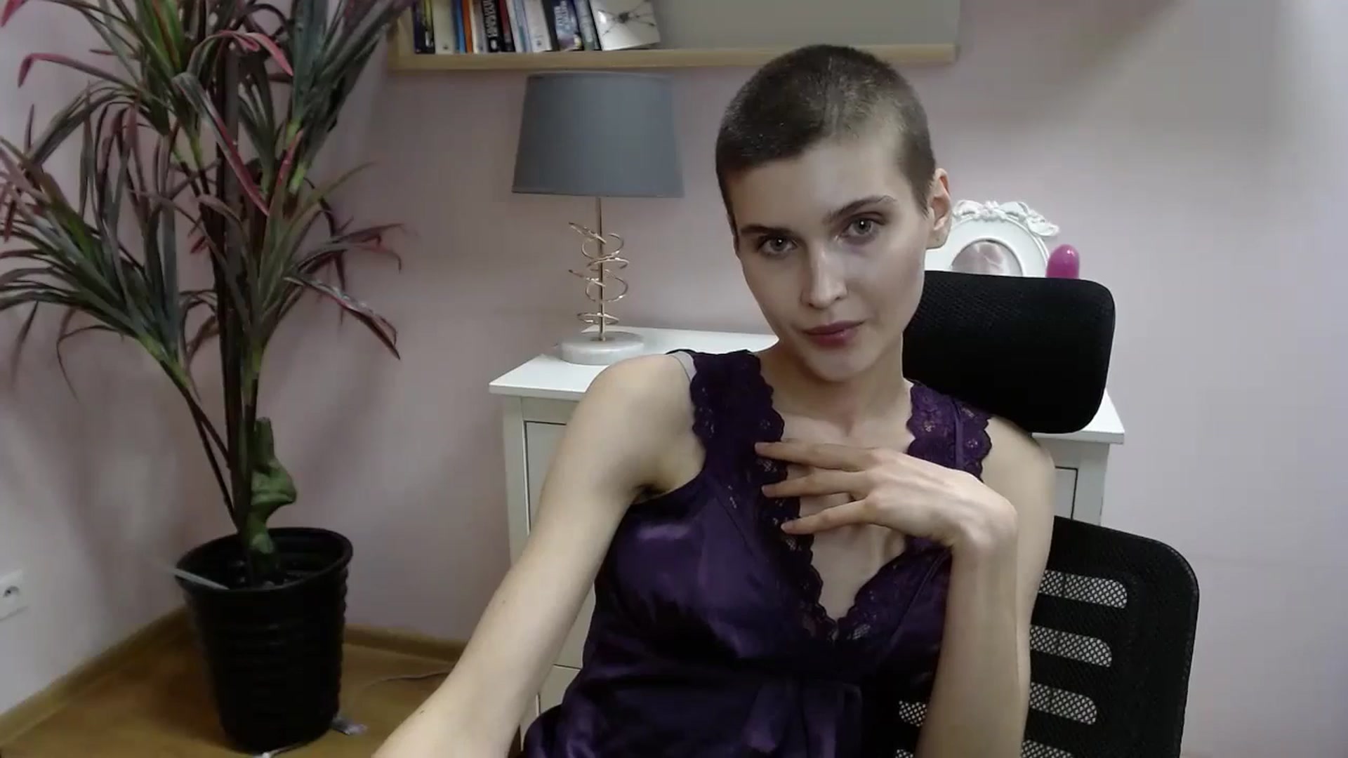 Gallery image thumbnail from SarahPassionX's myfreecams stream on, 05/07/2024, 16:17 image 16 of 20