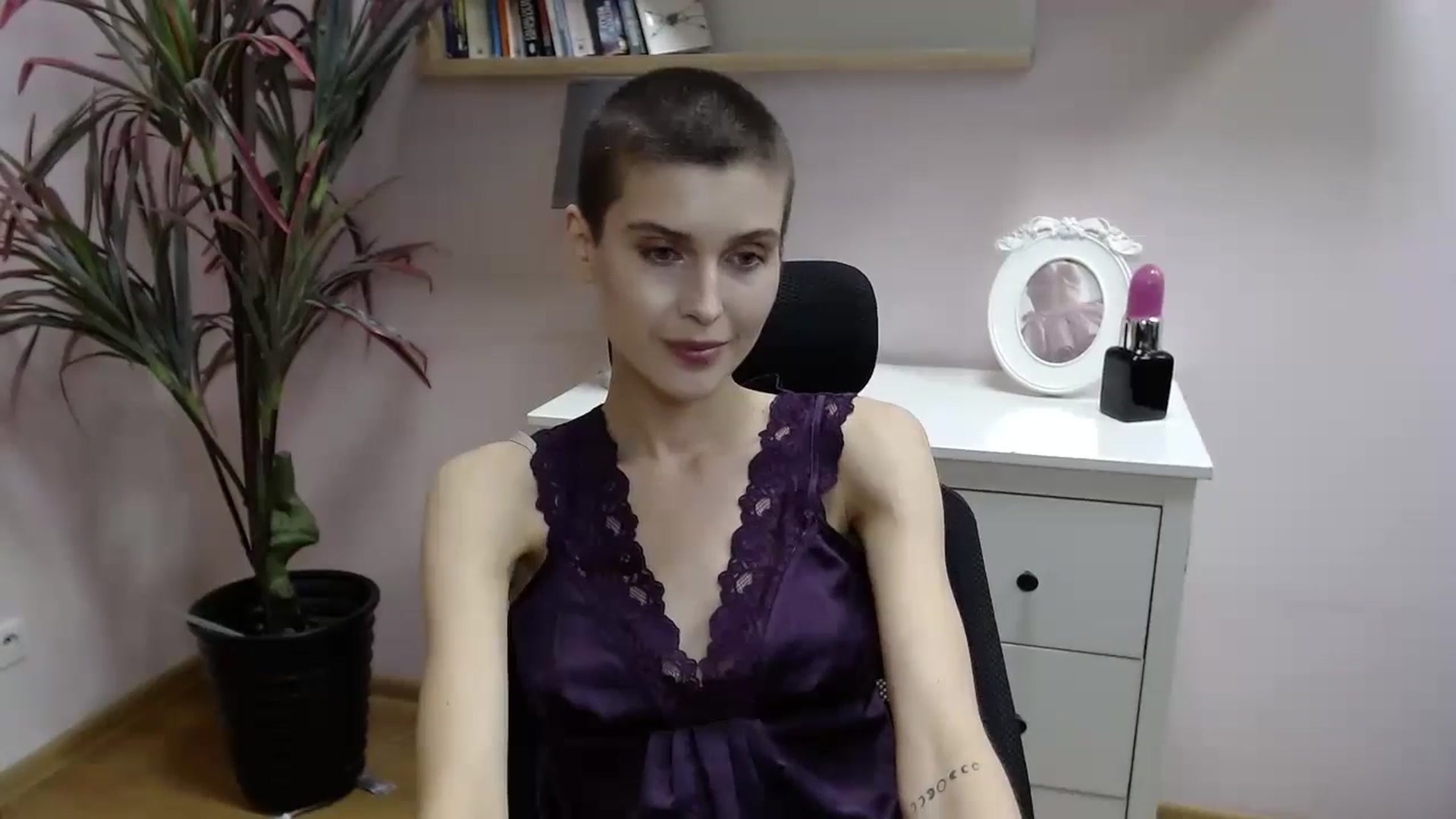 Gallery image thumbnail from SarahPassionX's myfreecams stream on, 05/07/2024, 16:17 image 2 of 20