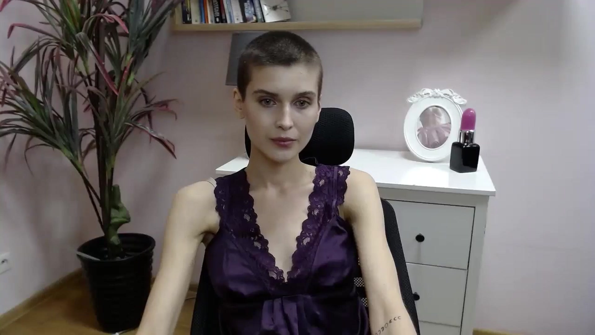 Gallery image thumbnail from SarahPassionX's myfreecams stream on, 05/07/2024, 16:17 image 5 of 20