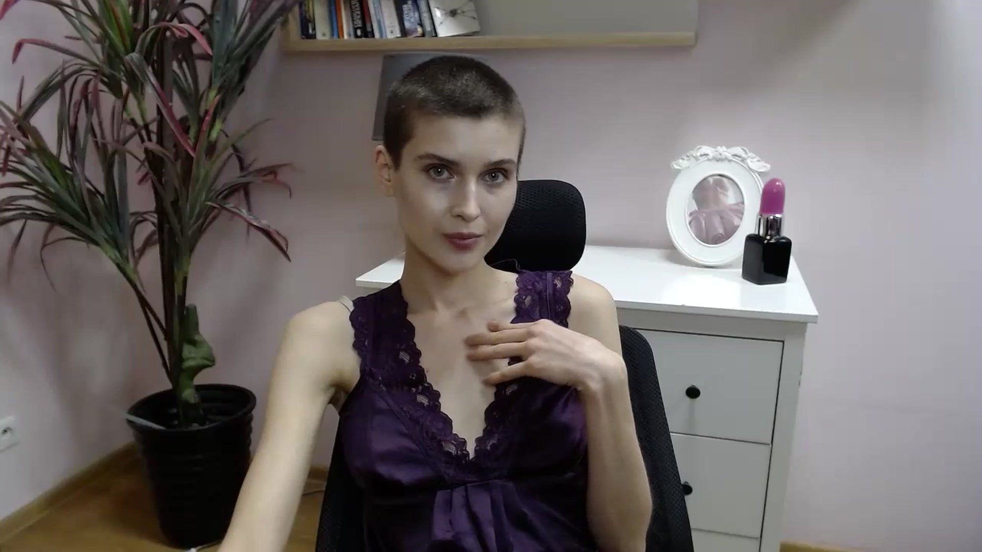 Gallery image thumbnail from SarahPassionX's myfreecams stream on, 05/07/2024, 16:17 image 6 of 20
