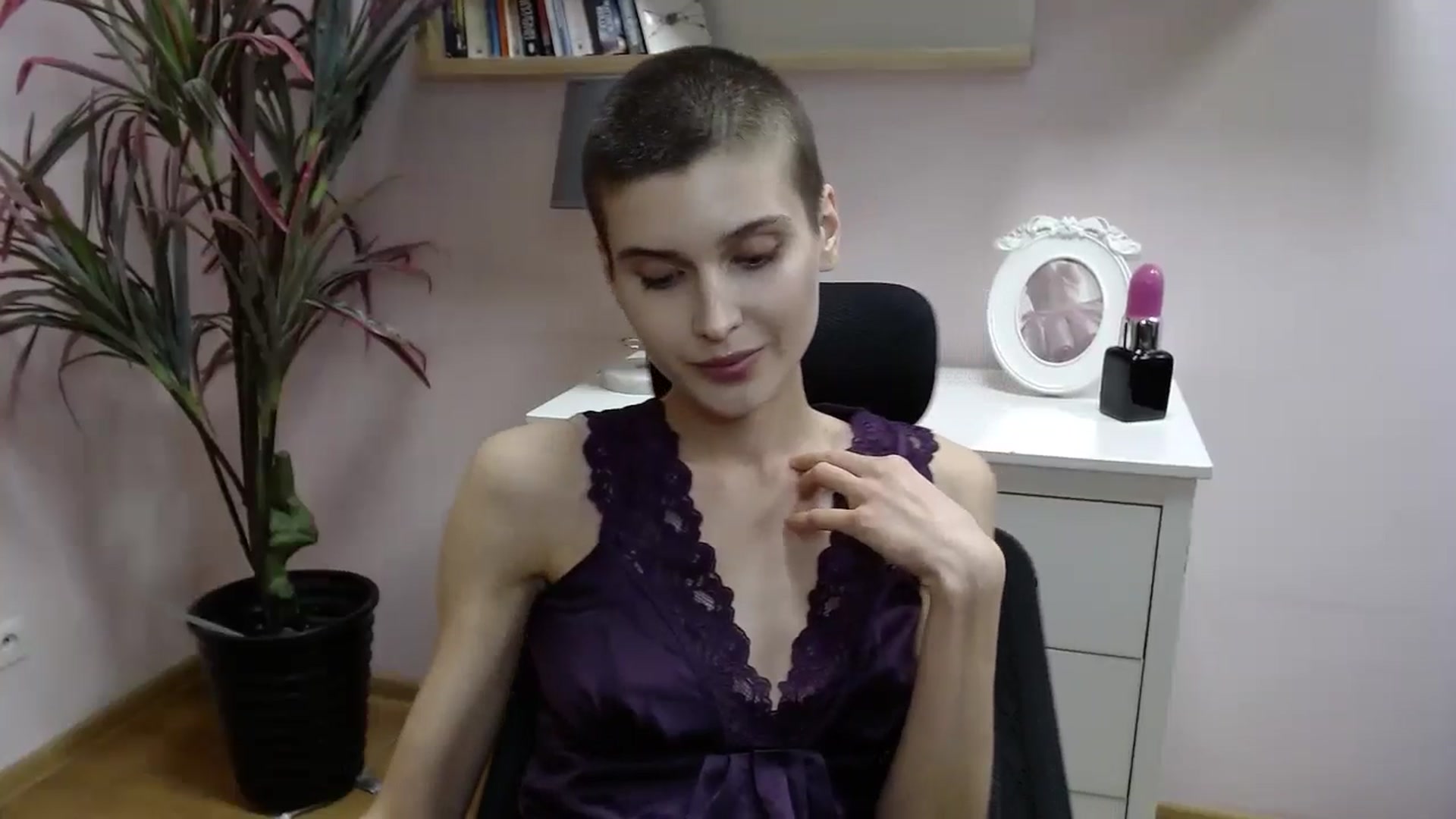 Gallery image thumbnail from SarahPassionX's myfreecams stream on, 05/07/2024, 16:17 image 10 of 20