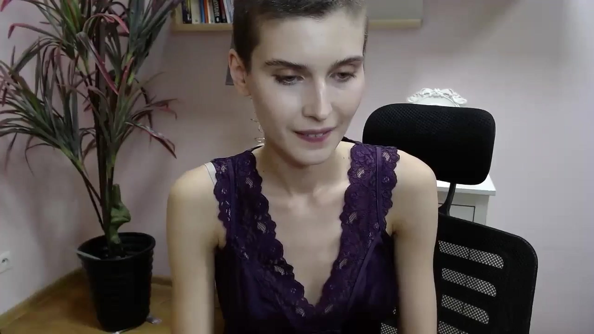 Gallery image thumbnail from SarahPassionX's myfreecams stream on, 05/07/2024, 16:17 image 15 of 20