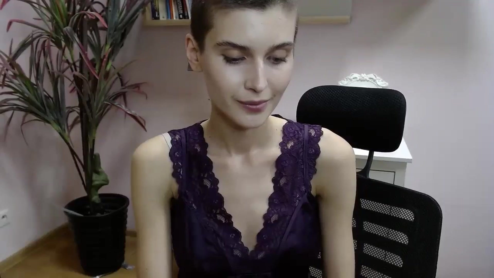 Gallery image thumbnail from SarahPassionX's myfreecams stream on, 05/07/2024, 16:17 image 14 of 20