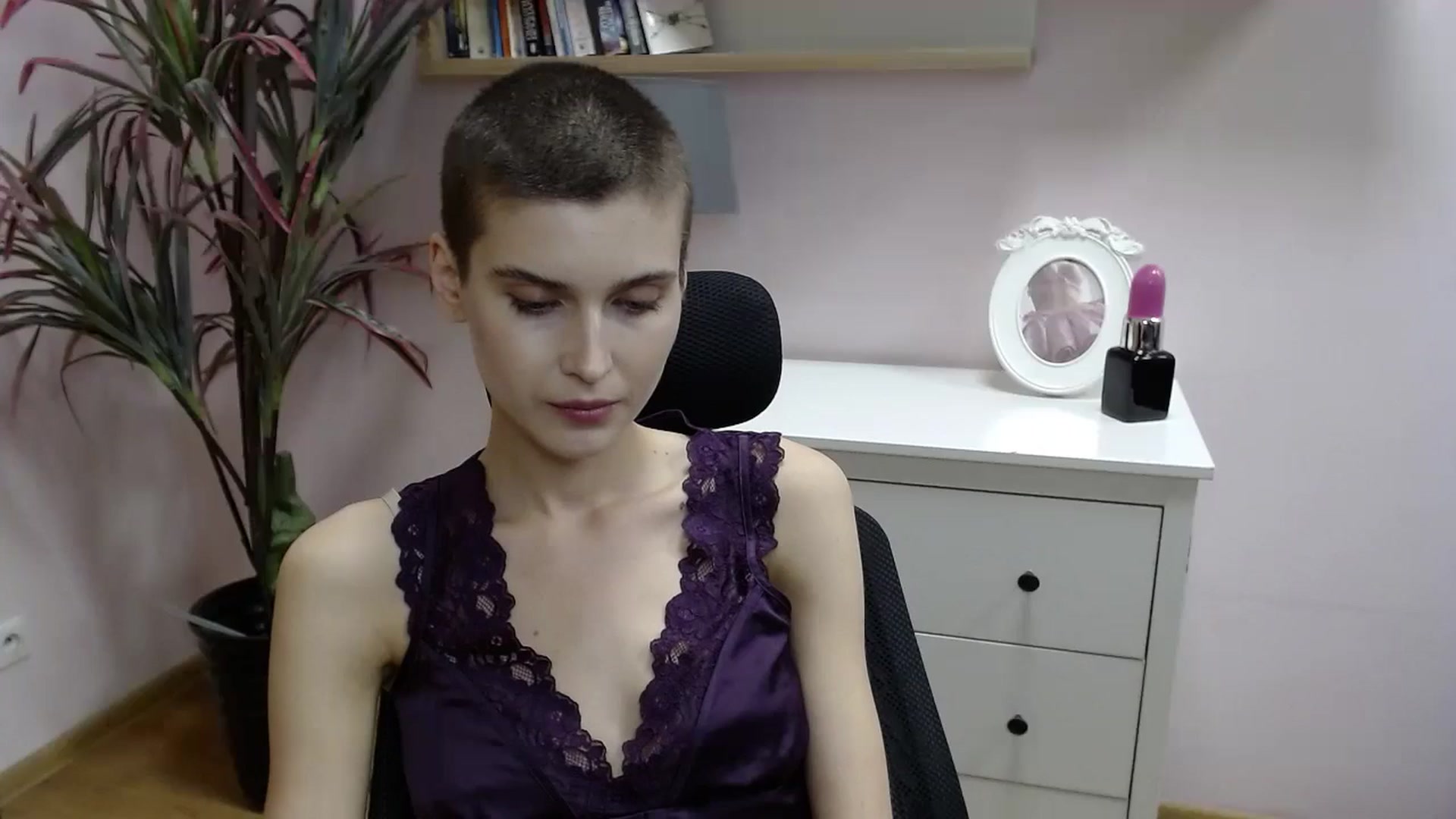 Gallery image thumbnail from SarahPassionX's myfreecams stream on, 05/07/2024, 16:17 image 8 of 20