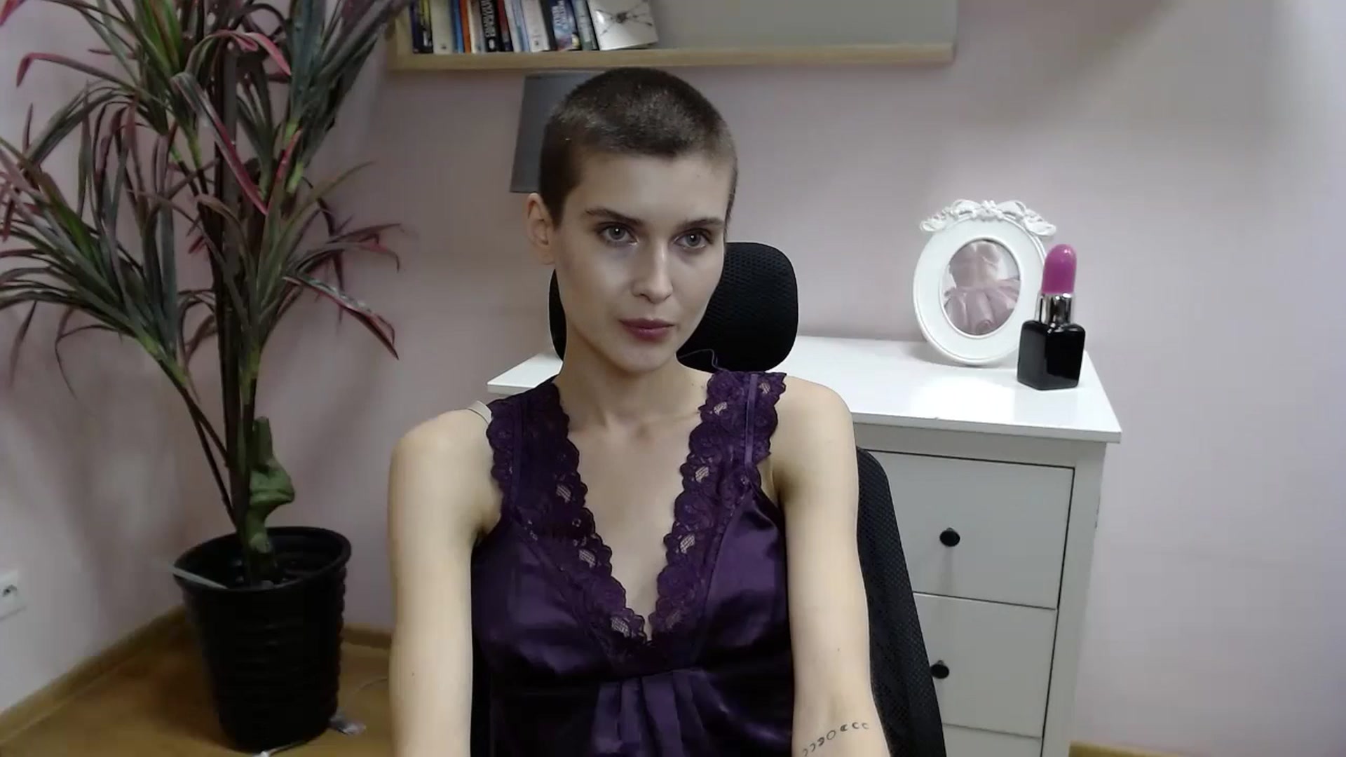Gallery image thumbnail from SarahPassionX's myfreecams stream on, 05/07/2024, 16:17 image 3 of 20