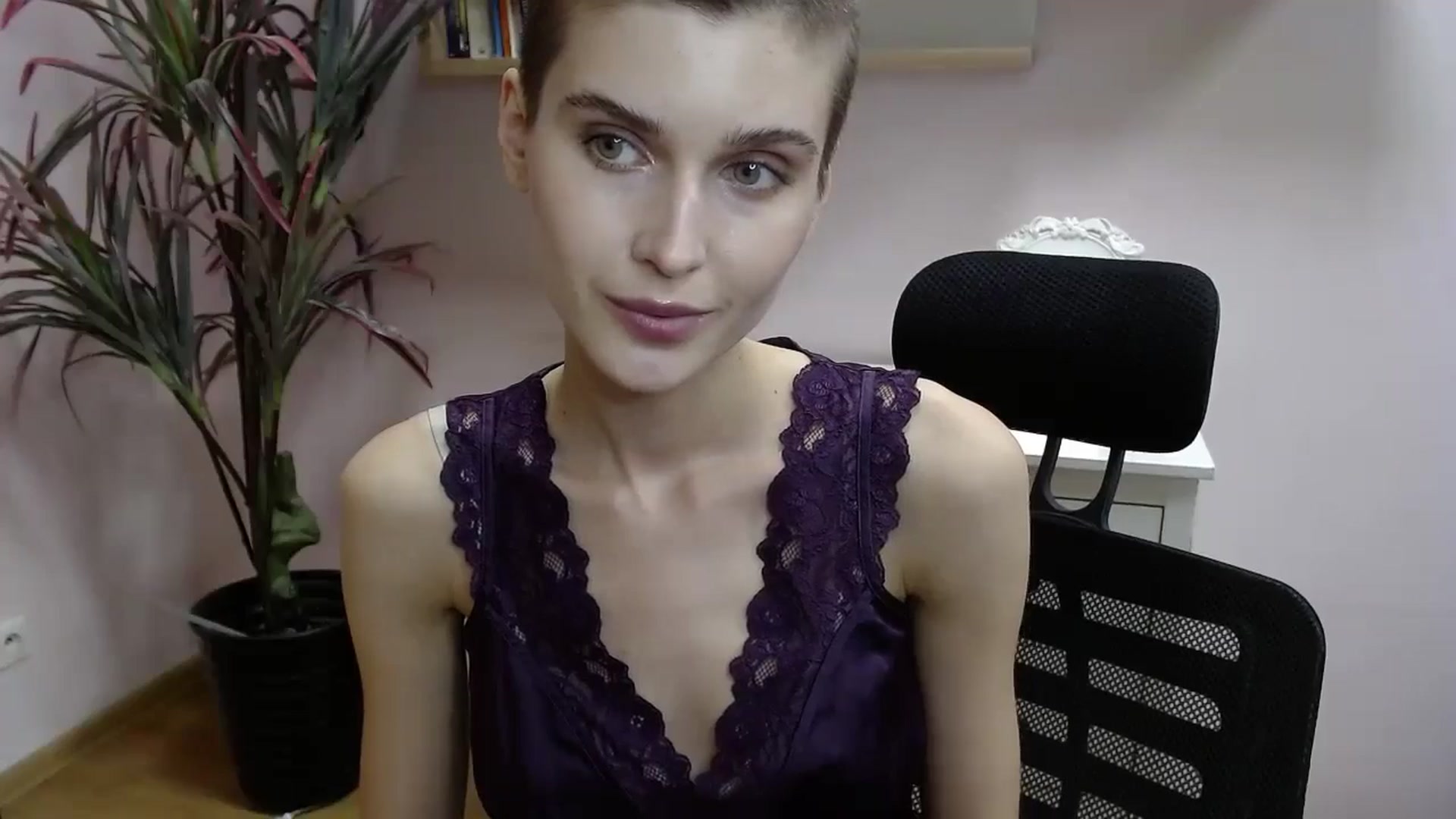 Gallery image thumbnail from SarahPassionX's myfreecams stream on, 05/07/2024, 16:17 image 13 of 20