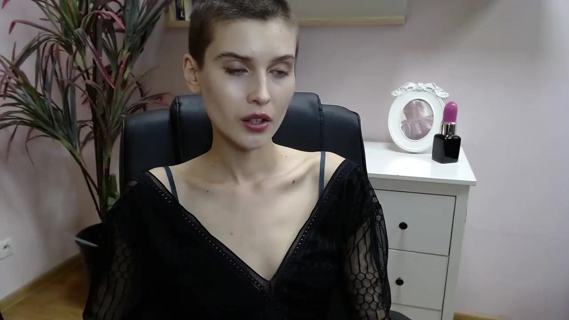 Gallery image thumbnail from SarahPassionX's myfreecams stream on, 05/07/2024, 19:03 image 8 of 20