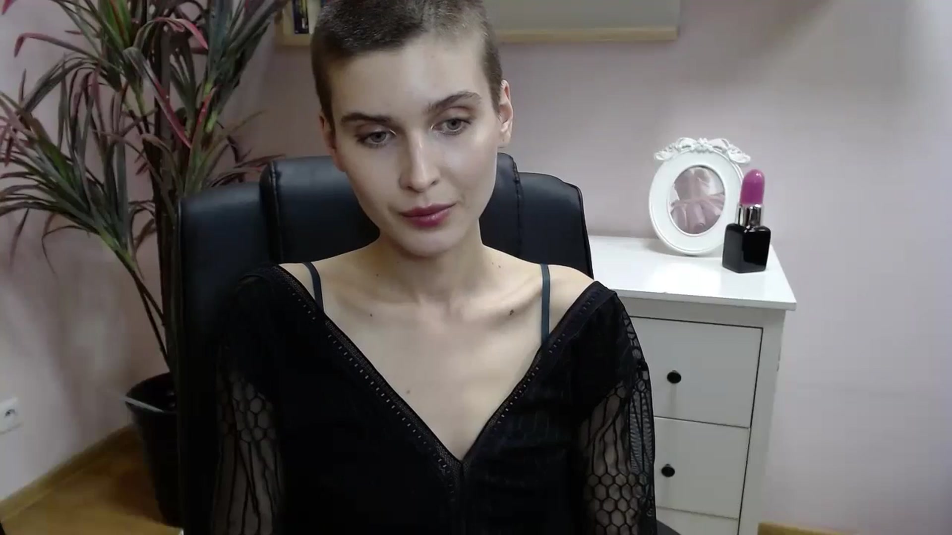 Gallery image thumbnail from SarahPassionX's myfreecams stream on, 05/07/2024, 19:03 image 13 of 20