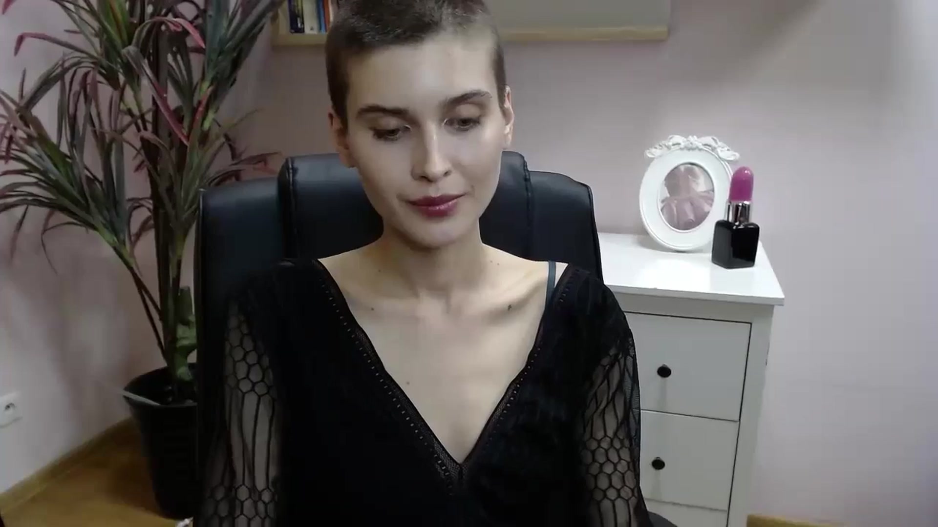 Gallery image thumbnail from SarahPassionX's myfreecams stream on, 05/07/2024, 19:03 image 9 of 20