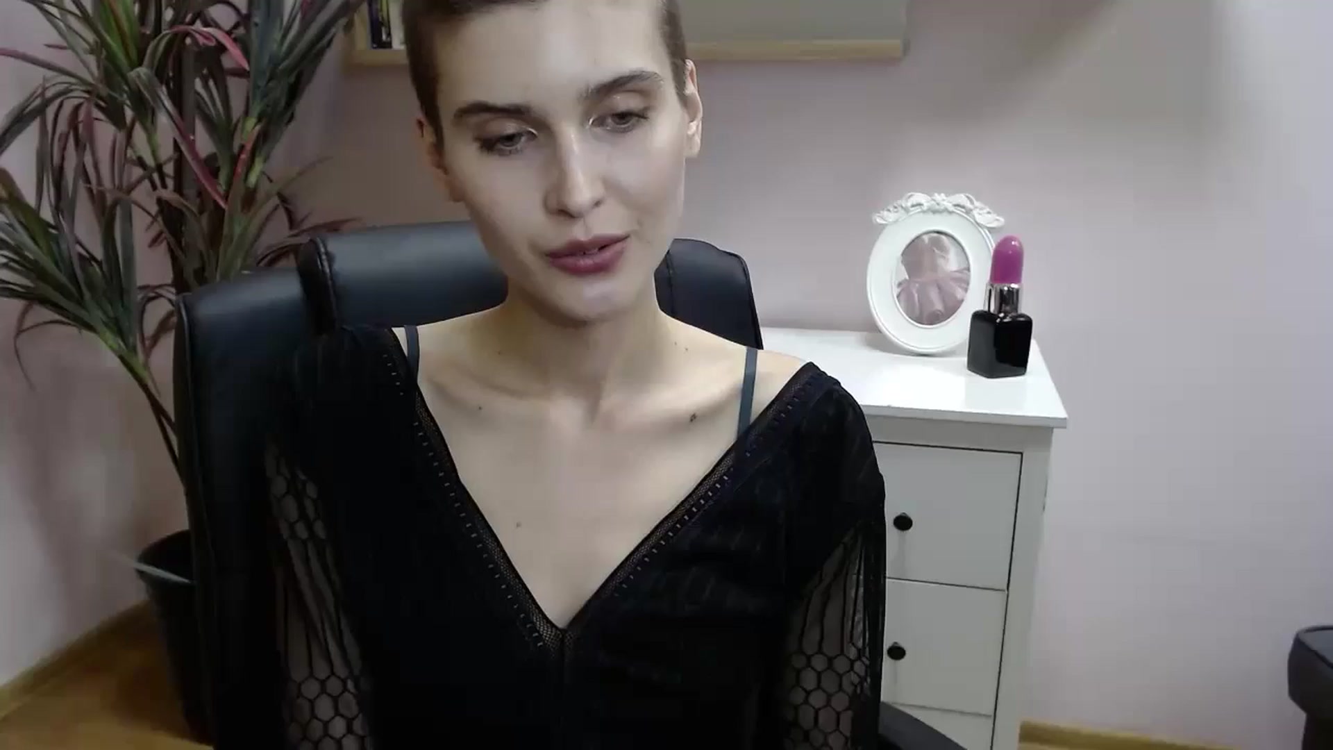 Gallery image thumbnail from SarahPassionX's myfreecams stream on, 05/07/2024, 19:03 image 18 of 20