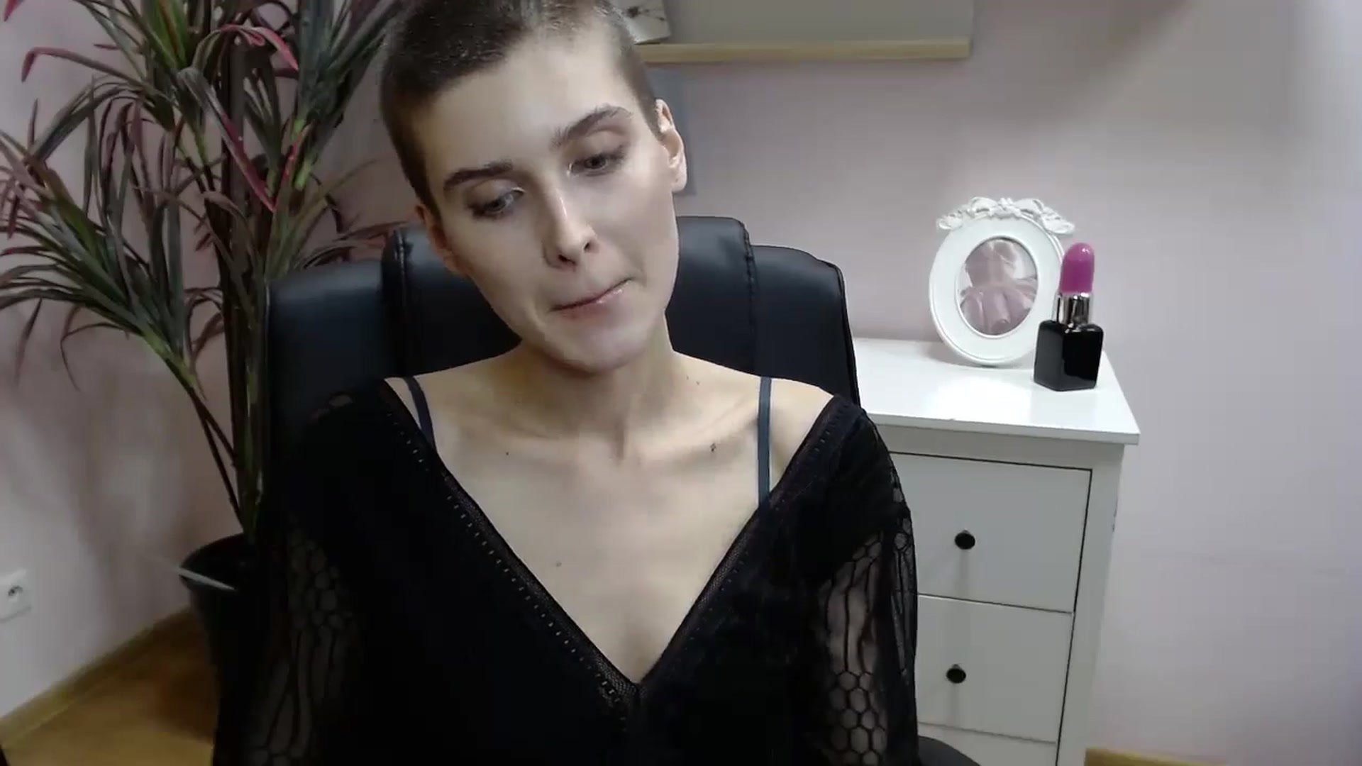 Gallery image thumbnail from SarahPassionX's myfreecams stream on, 05/07/2024, 19:03 image 7 of 20