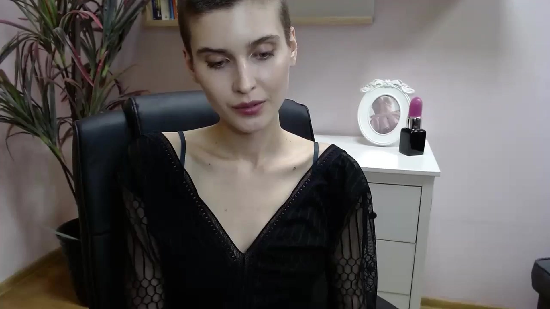 Gallery image thumbnail from SarahPassionX's myfreecams stream on, 05/07/2024, 19:03 image 17 of 20