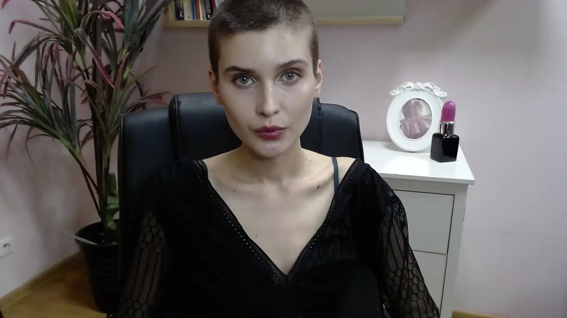 Gallery image thumbnail from SarahPassionX's myfreecams stream on, 05/07/2024, 19:03 image 12 of 20