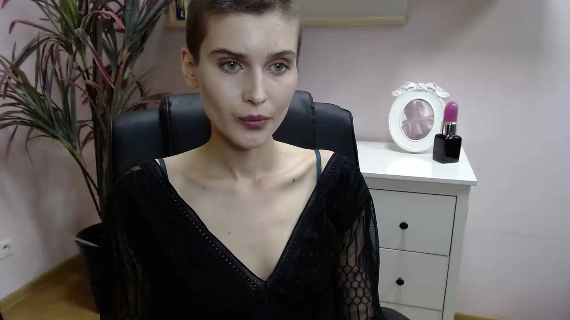 Gallery image thumbnail from SarahPassionX's myfreecams stream on, 05/07/2024, 19:03 image 5 of 20