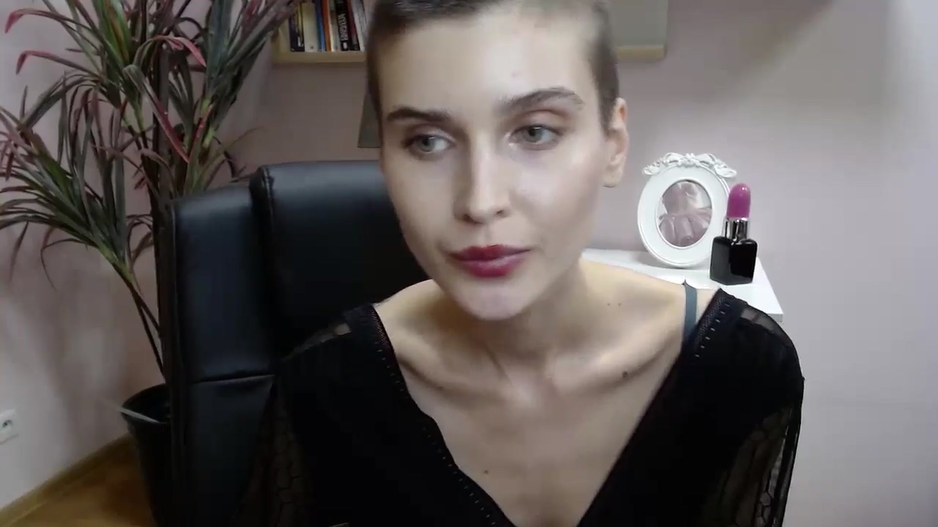 Gallery image thumbnail from SarahPassionX's myfreecams stream on, 05/07/2024, 19:03 image 2 of 20