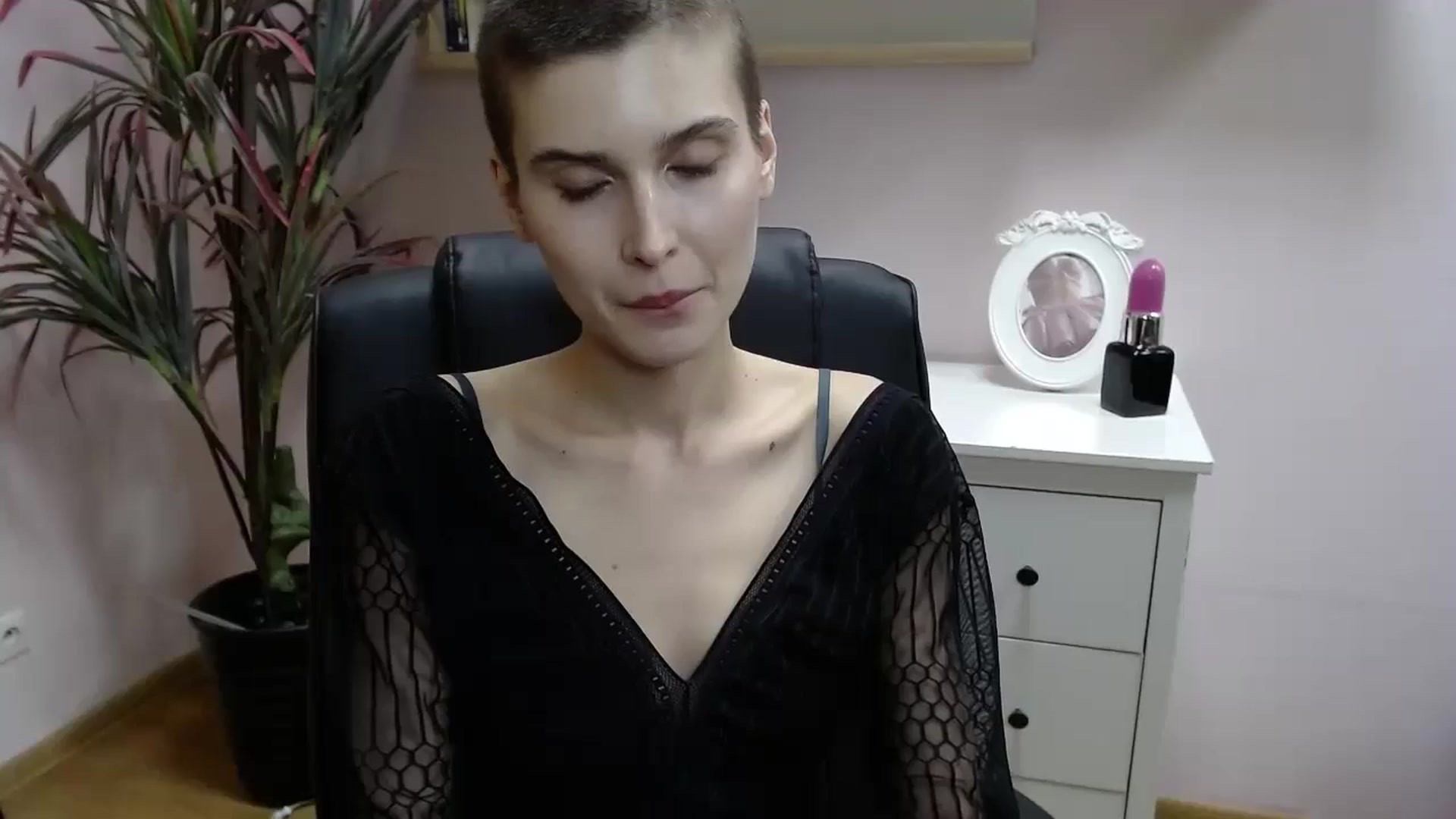 Gallery image thumbnail from SarahPassionX's myfreecams stream on, 05/07/2024, 19:03 image 3 of 20