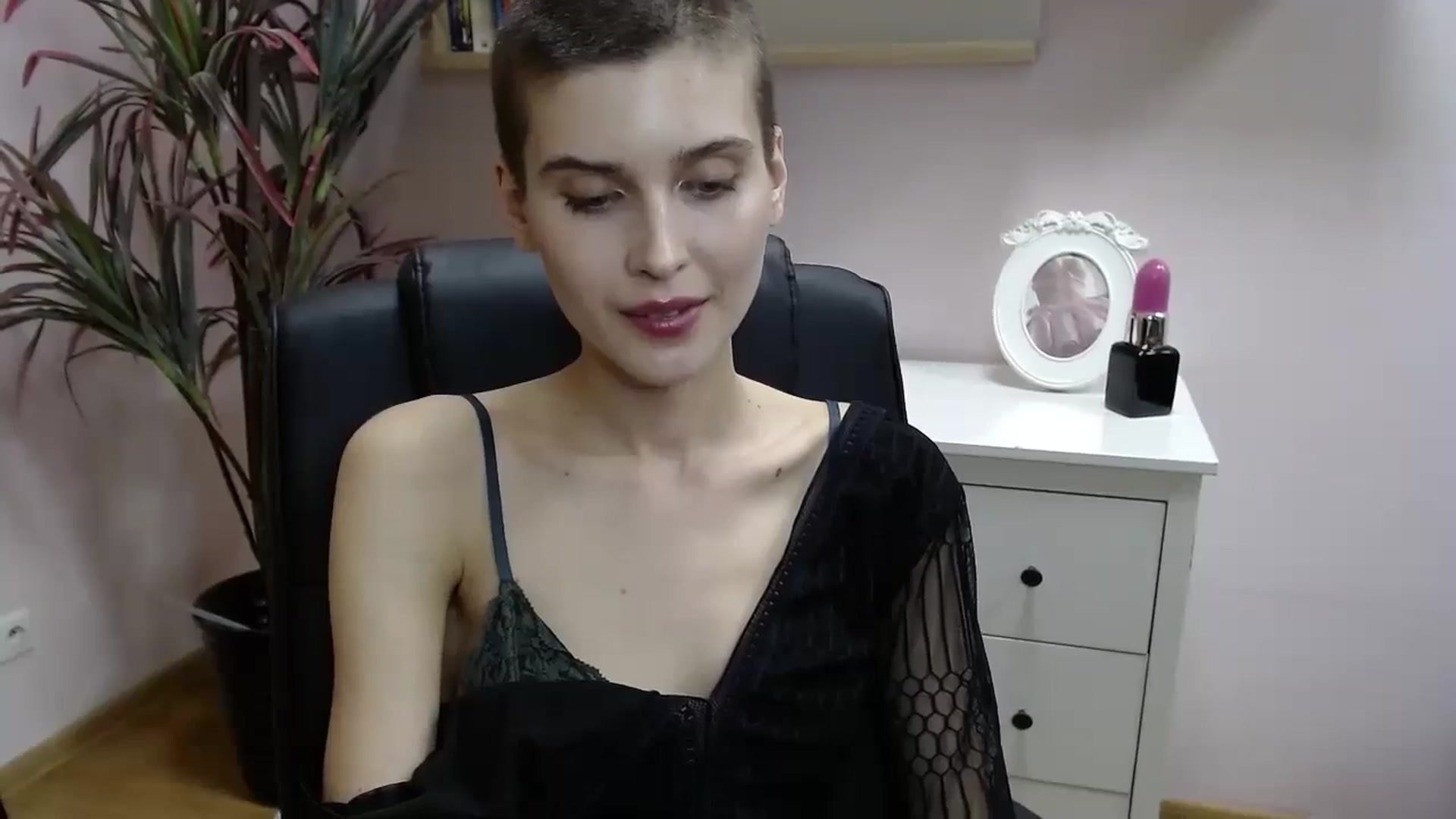 Gallery image thumbnail from SarahPassionX's myfreecams stream on, 05/07/2024, 19:03 image 14 of 20